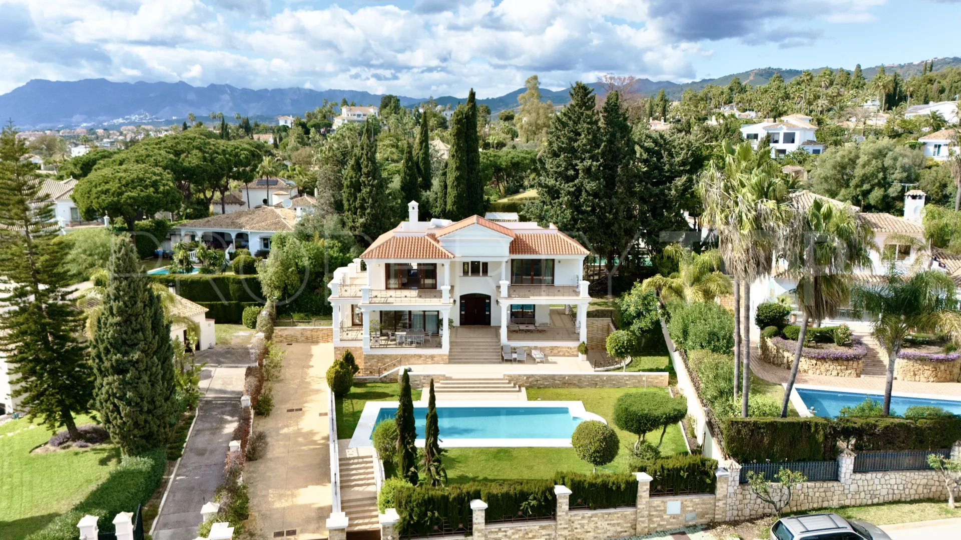 For sale villa with 6 bedrooms in Hacienda las Chapas