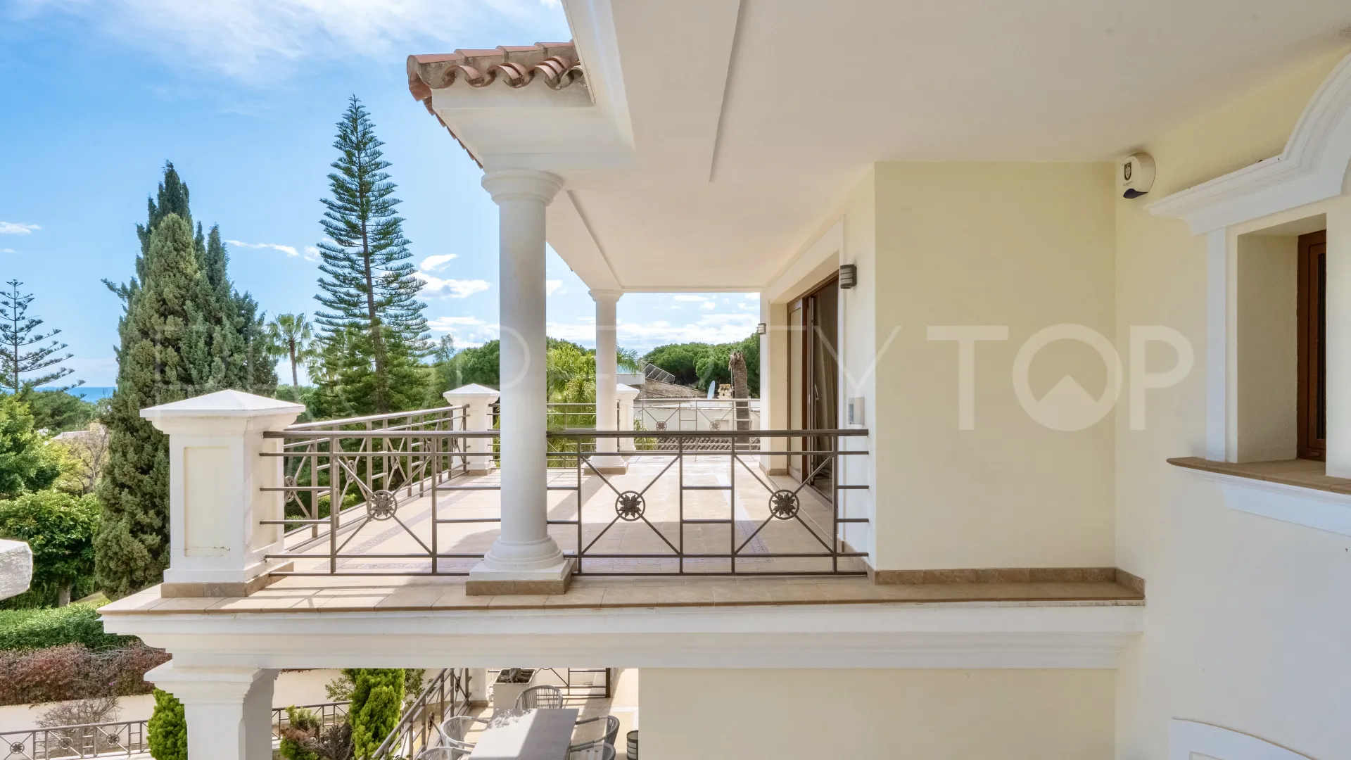 For sale villa with 6 bedrooms in Hacienda las Chapas