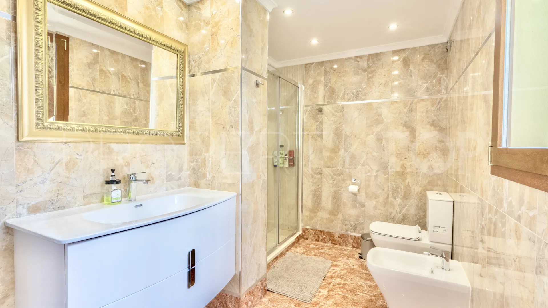 For sale villa with 6 bedrooms in Hacienda las Chapas