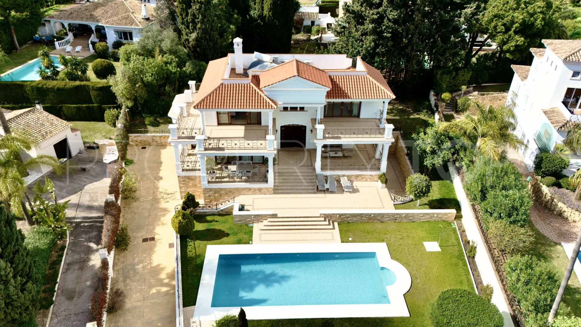 For sale villa with 6 bedrooms in Hacienda las Chapas