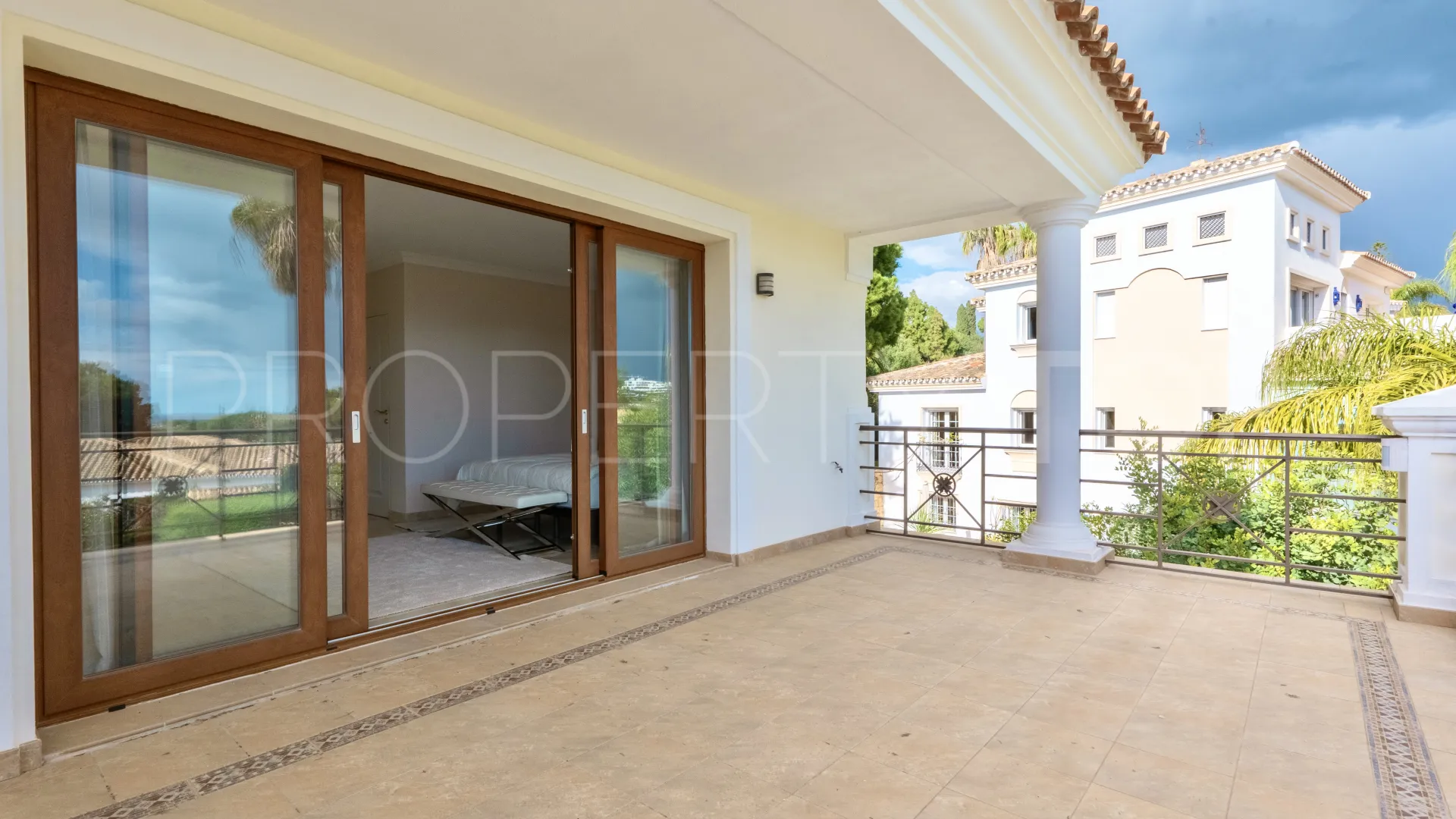 For sale villa with 6 bedrooms in Hacienda las Chapas