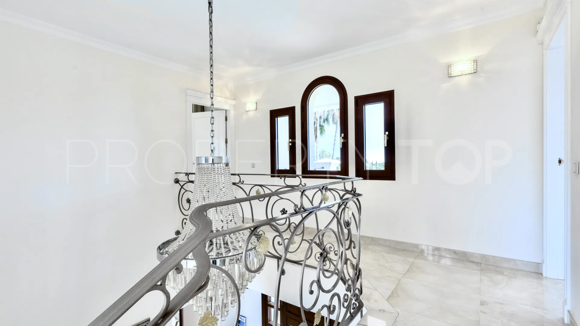 For sale villa with 6 bedrooms in Hacienda las Chapas