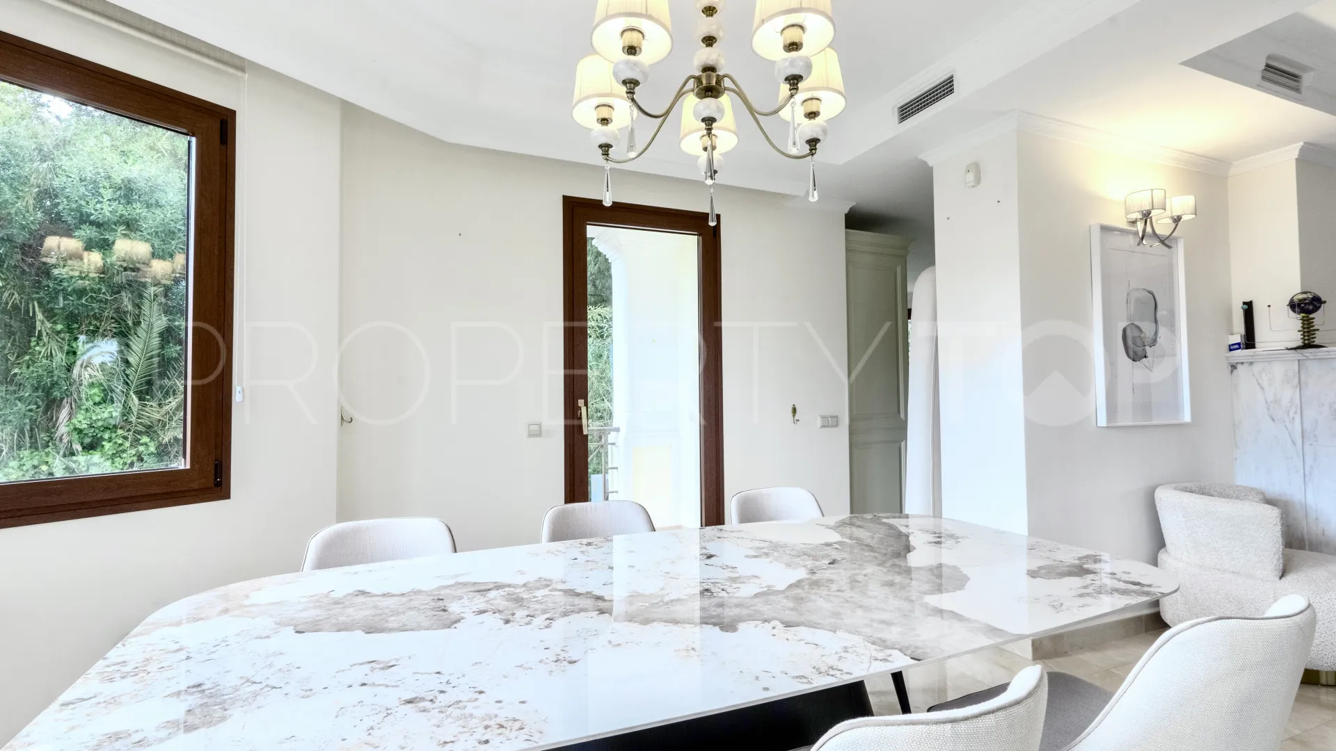 For sale villa with 6 bedrooms in Hacienda las Chapas