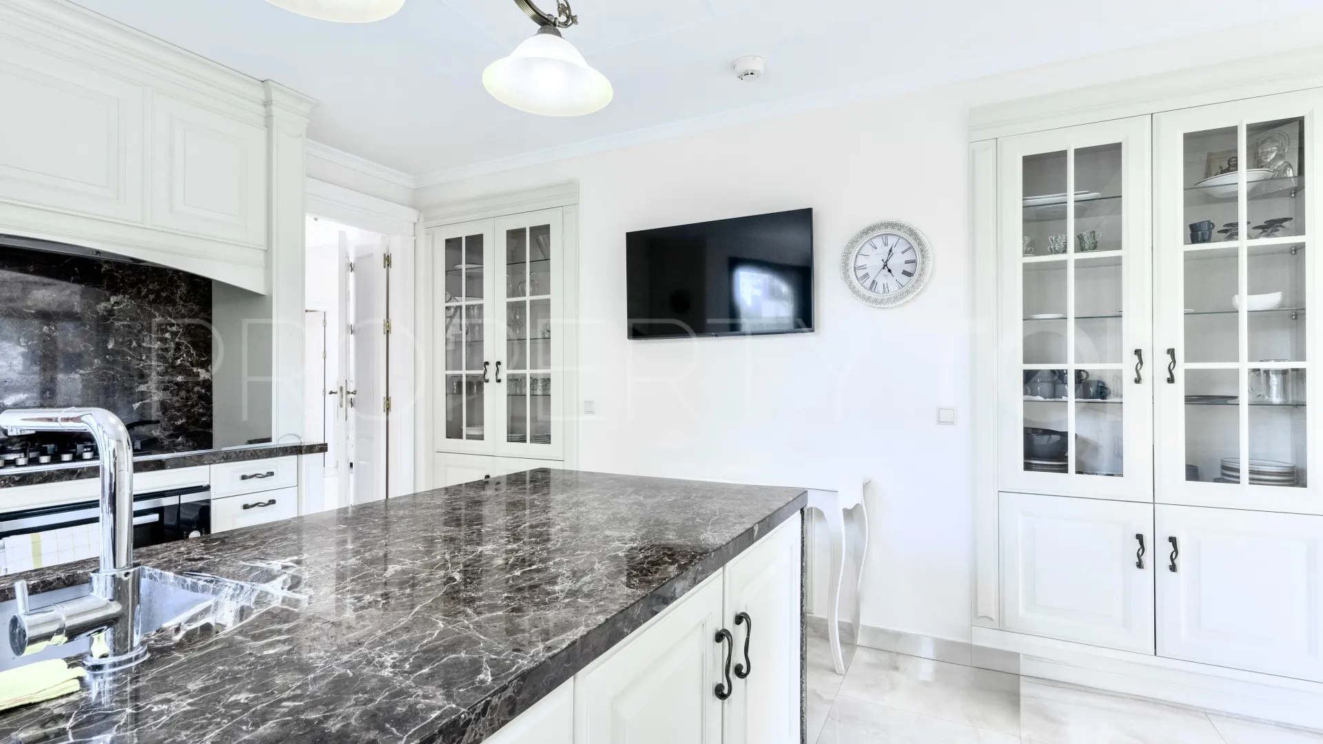 For sale villa with 6 bedrooms in Hacienda las Chapas