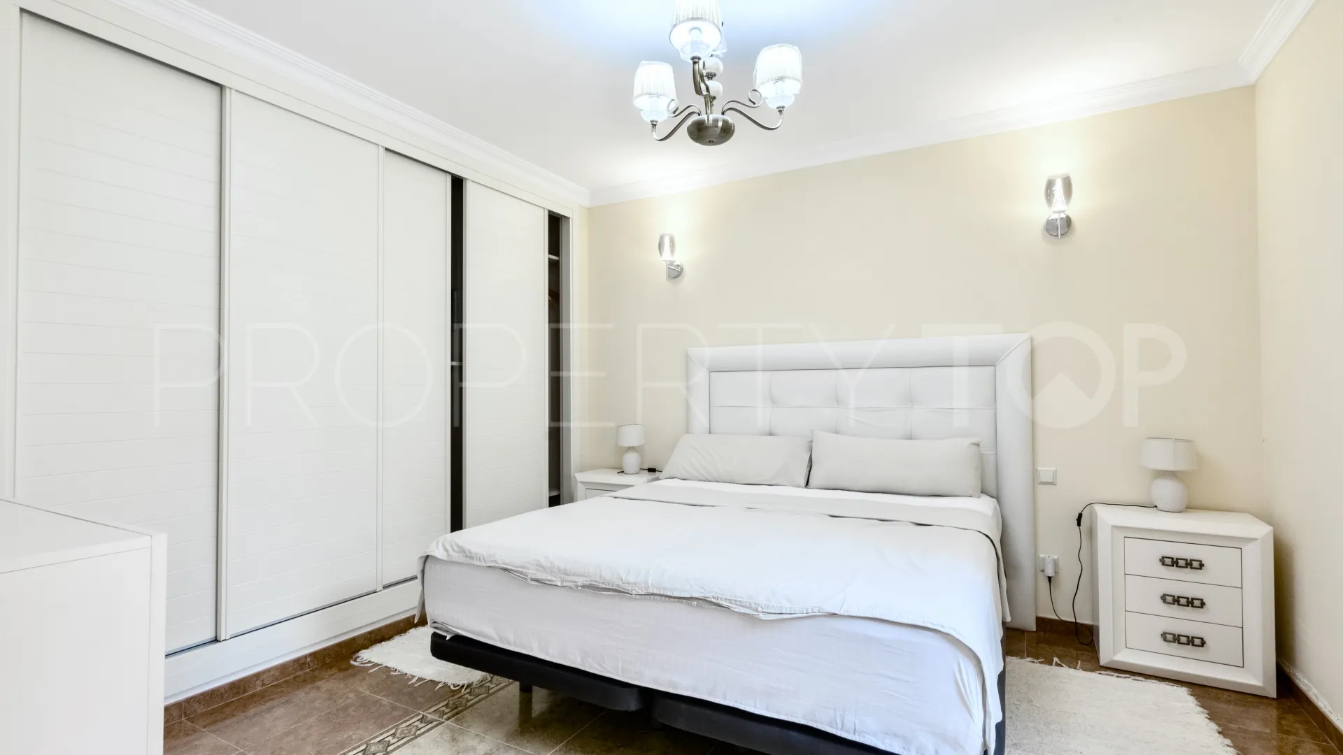 For sale villa with 6 bedrooms in Hacienda las Chapas