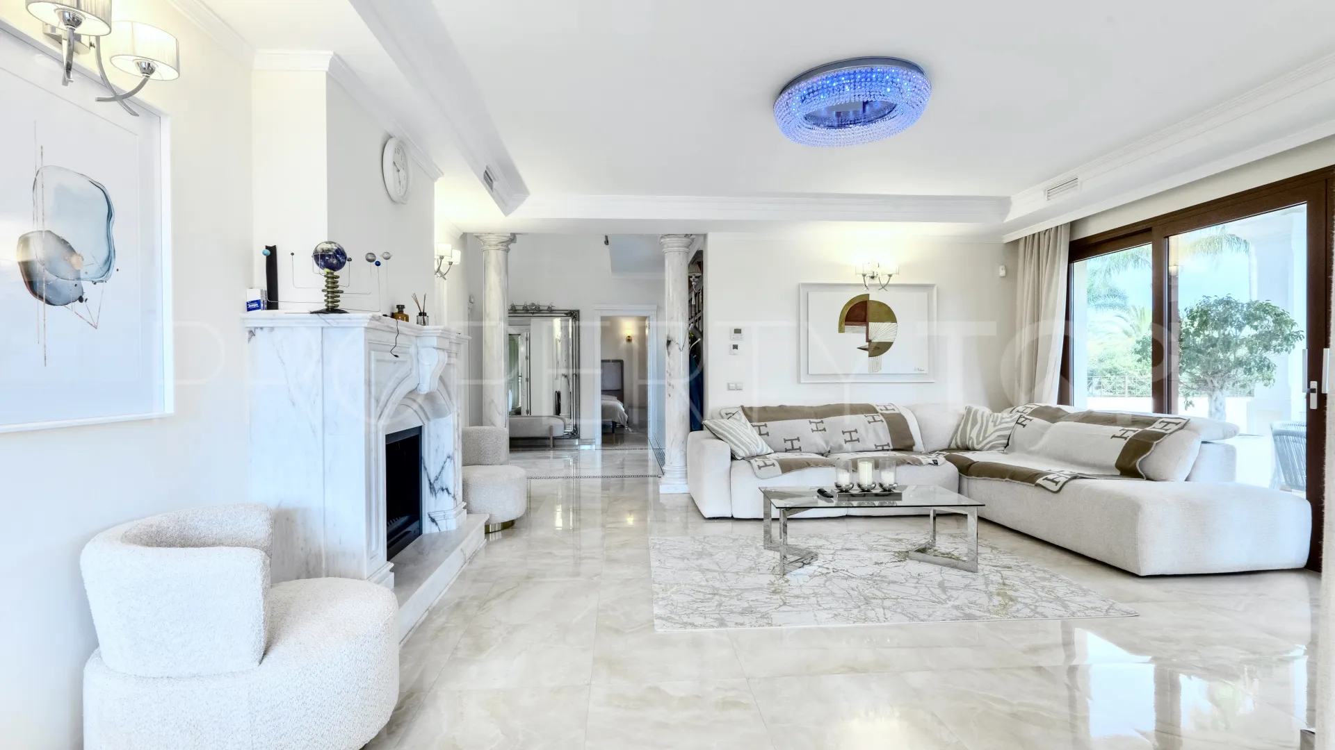 For sale villa with 6 bedrooms in Hacienda las Chapas