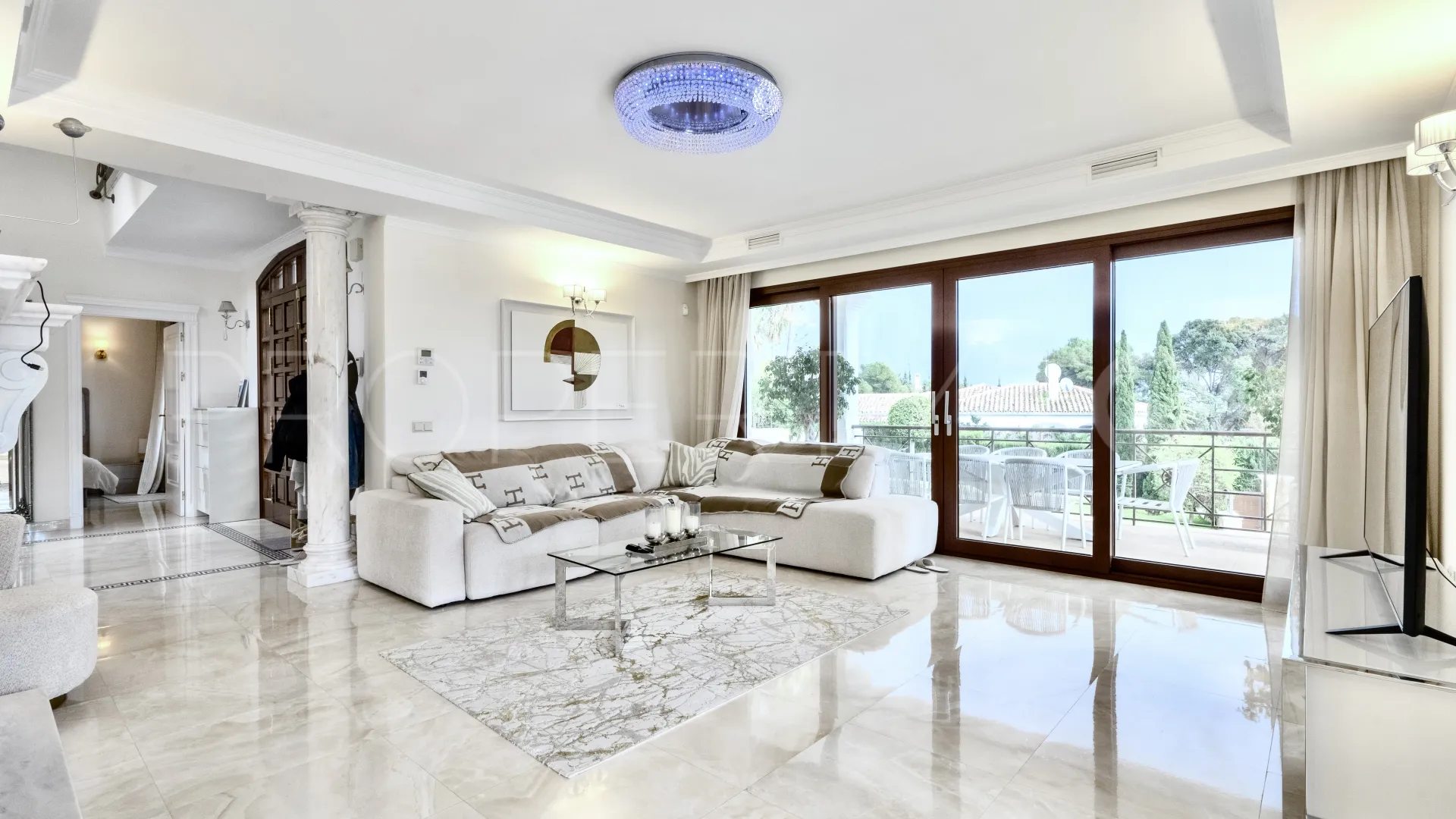 For sale villa with 6 bedrooms in Hacienda las Chapas