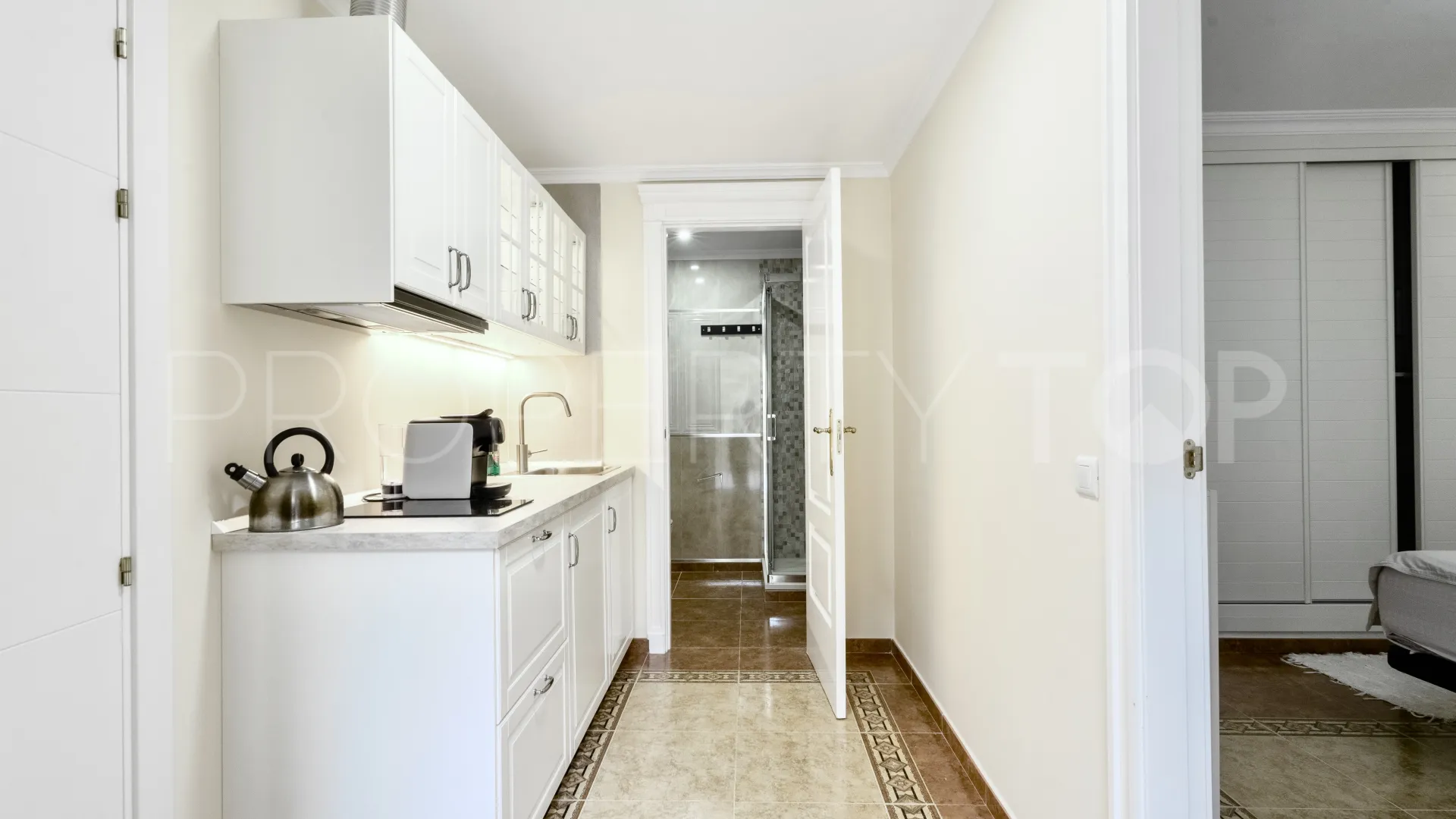 For sale villa with 6 bedrooms in Hacienda las Chapas