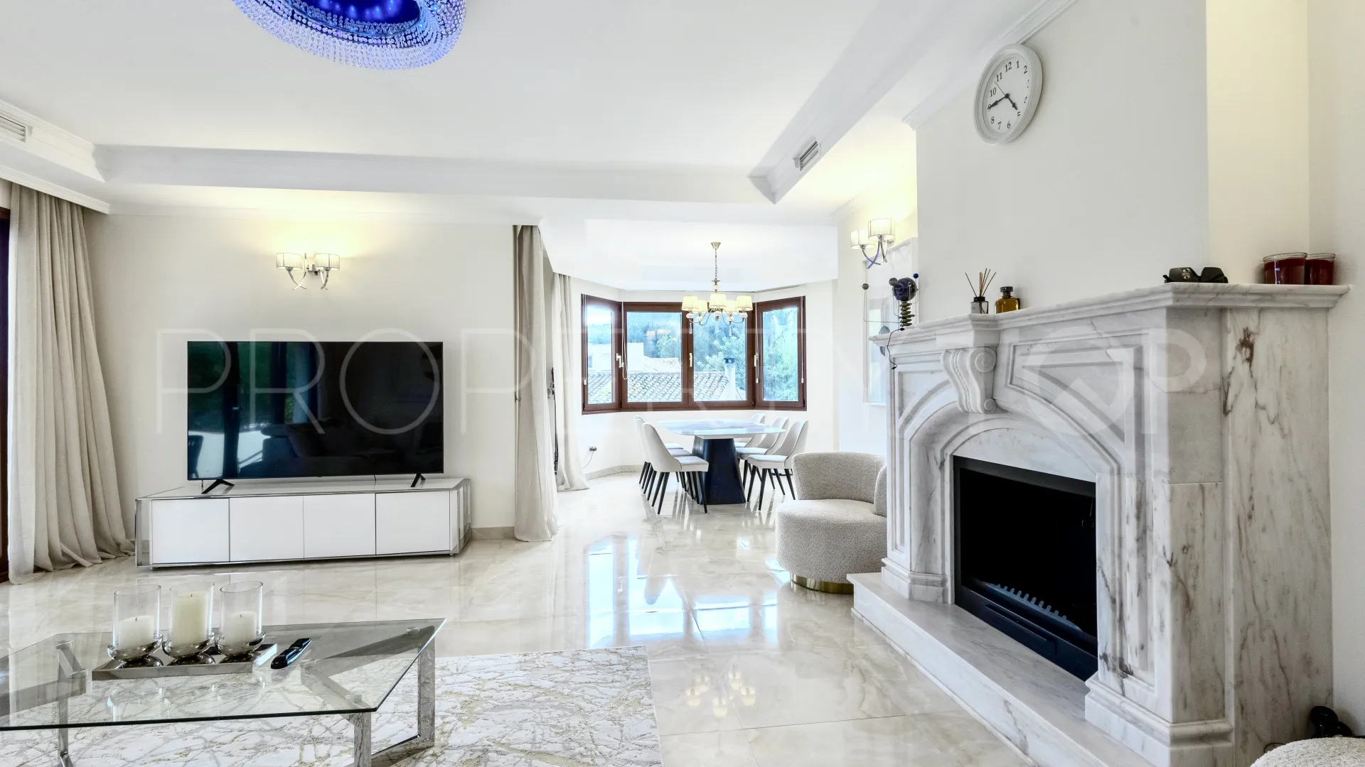 For sale villa with 6 bedrooms in Hacienda las Chapas