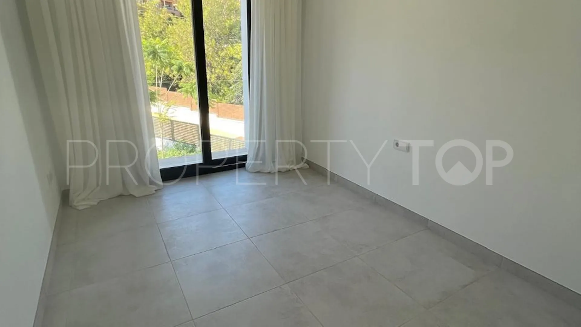 Estepona Este, apartamento en venta de 3 dormitorios
