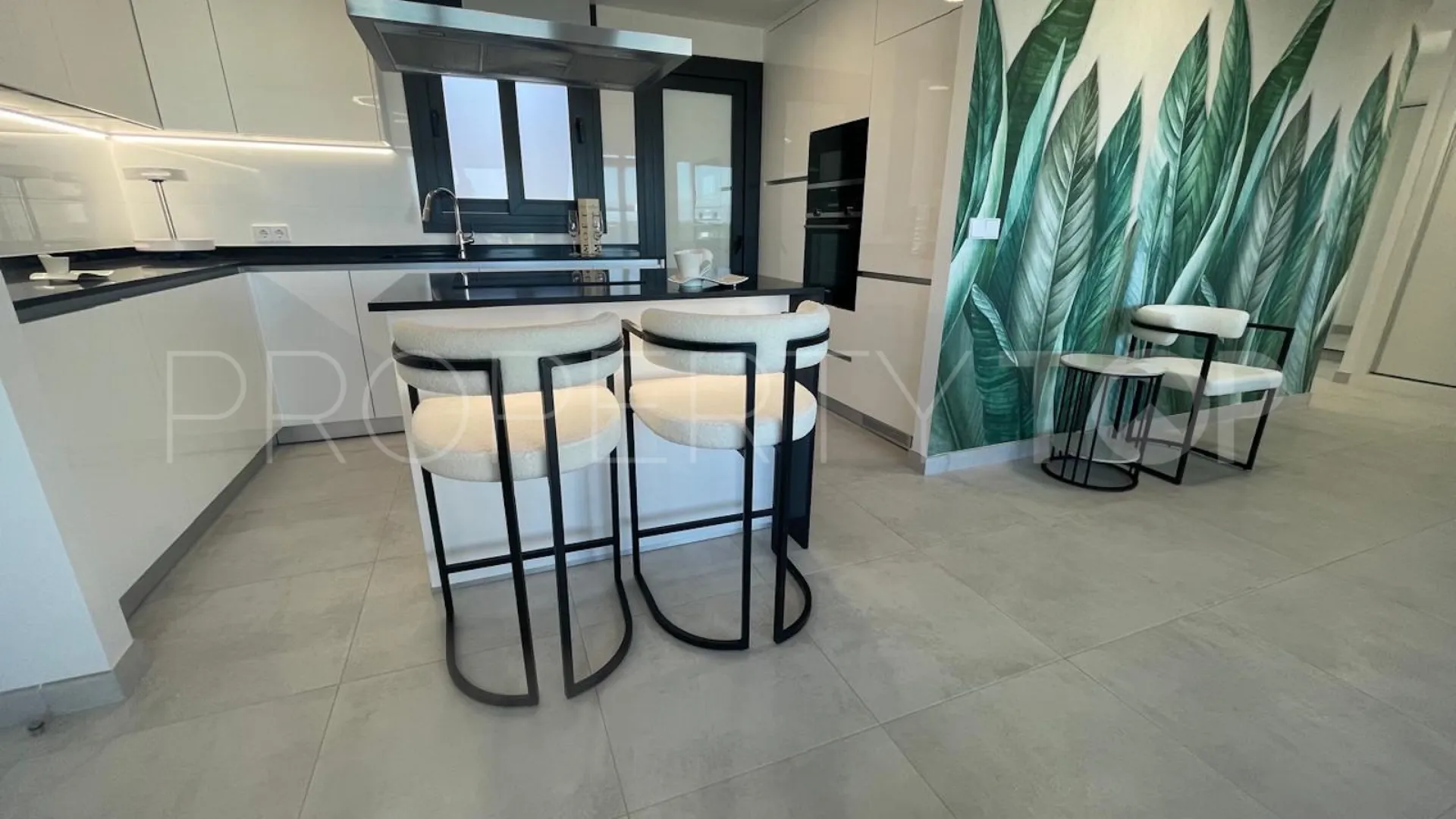 Estepona Este, apartamento en venta de 3 dormitorios