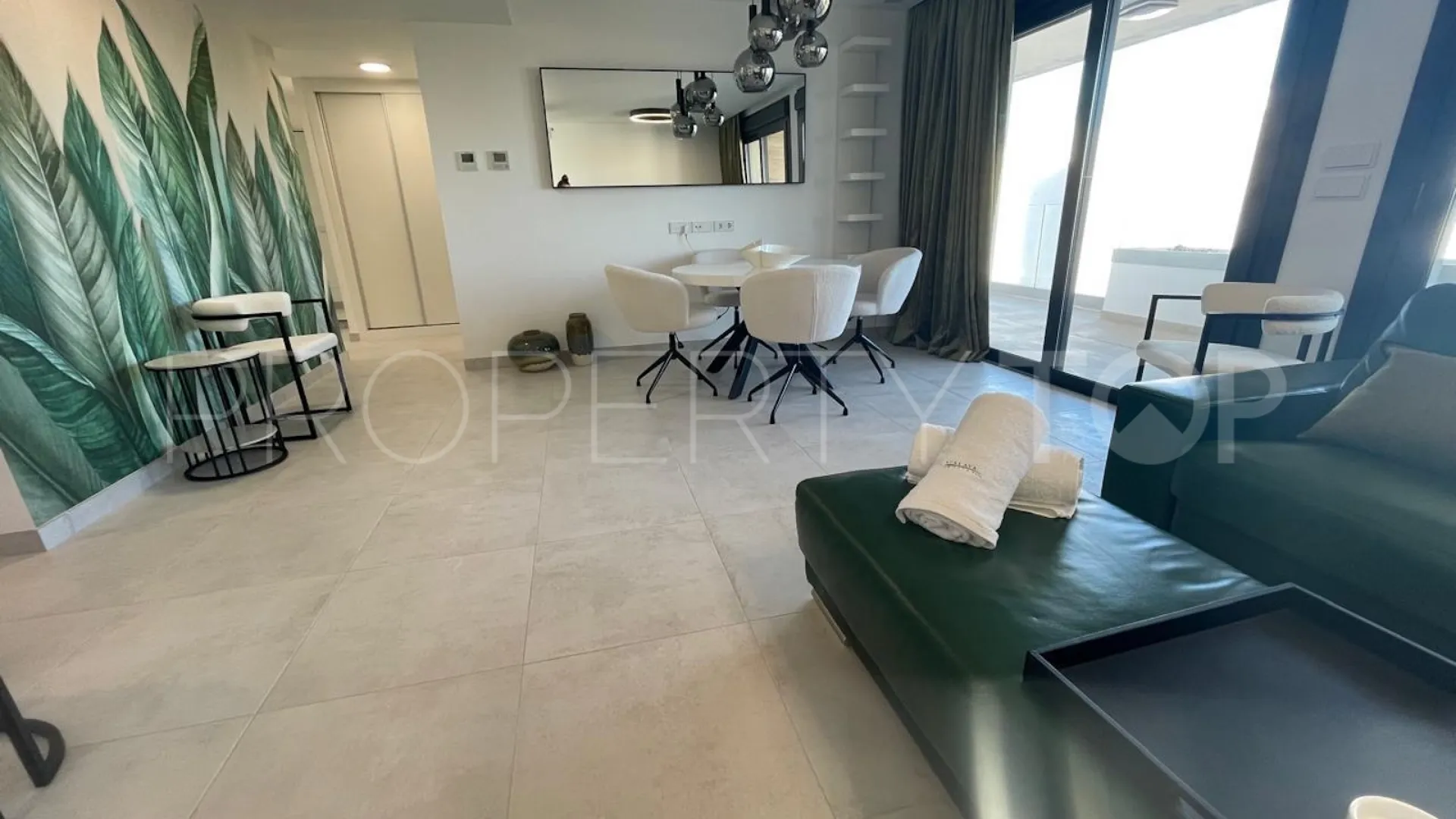 Estepona Este, apartamento en venta de 3 dormitorios