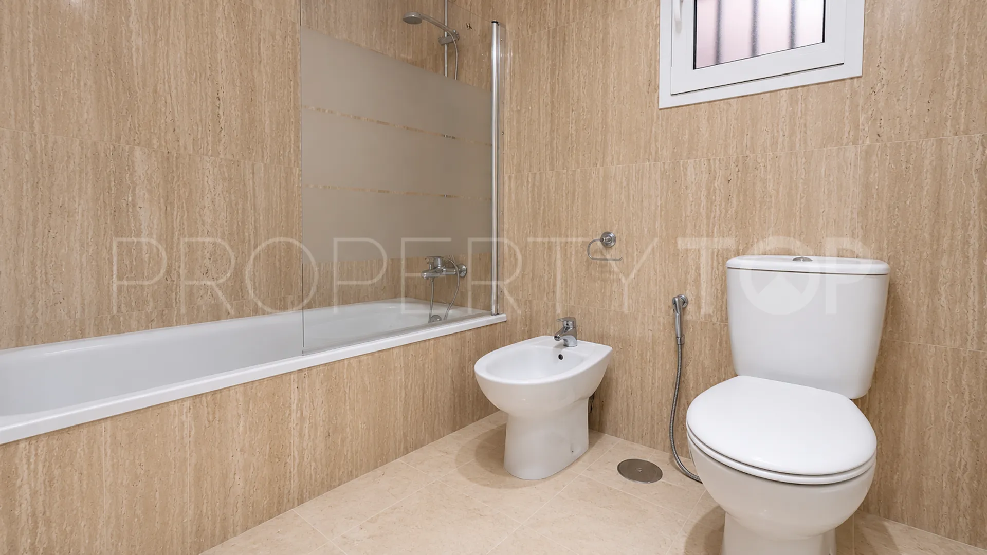 Santa Maria, apartamento planta baja de 3 dormitorios en venta