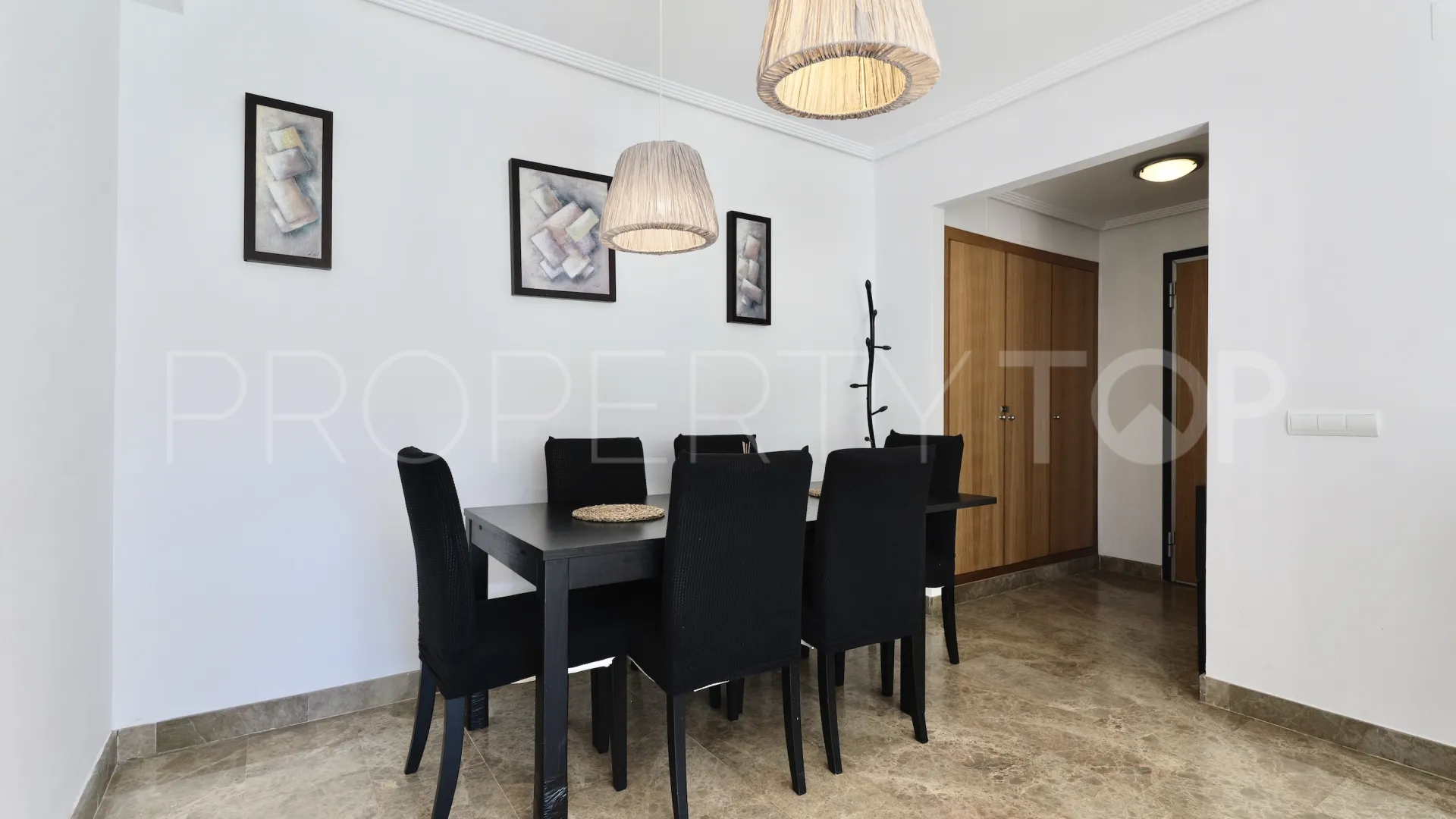 For sale ground floor apartment in Estepona East