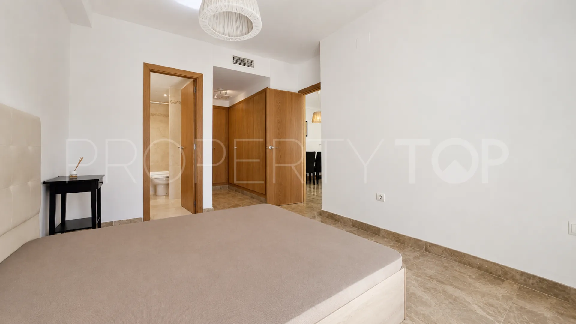 For sale ground floor apartment in Estepona East