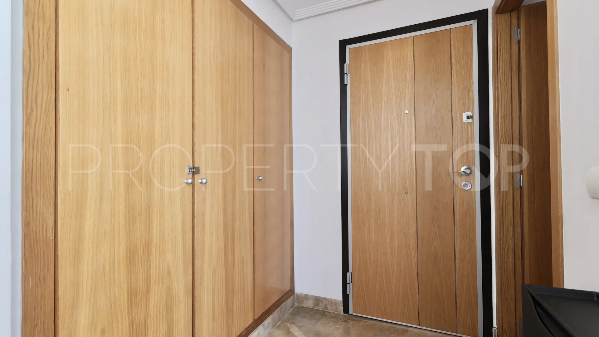 For sale ground floor apartment in Estepona East