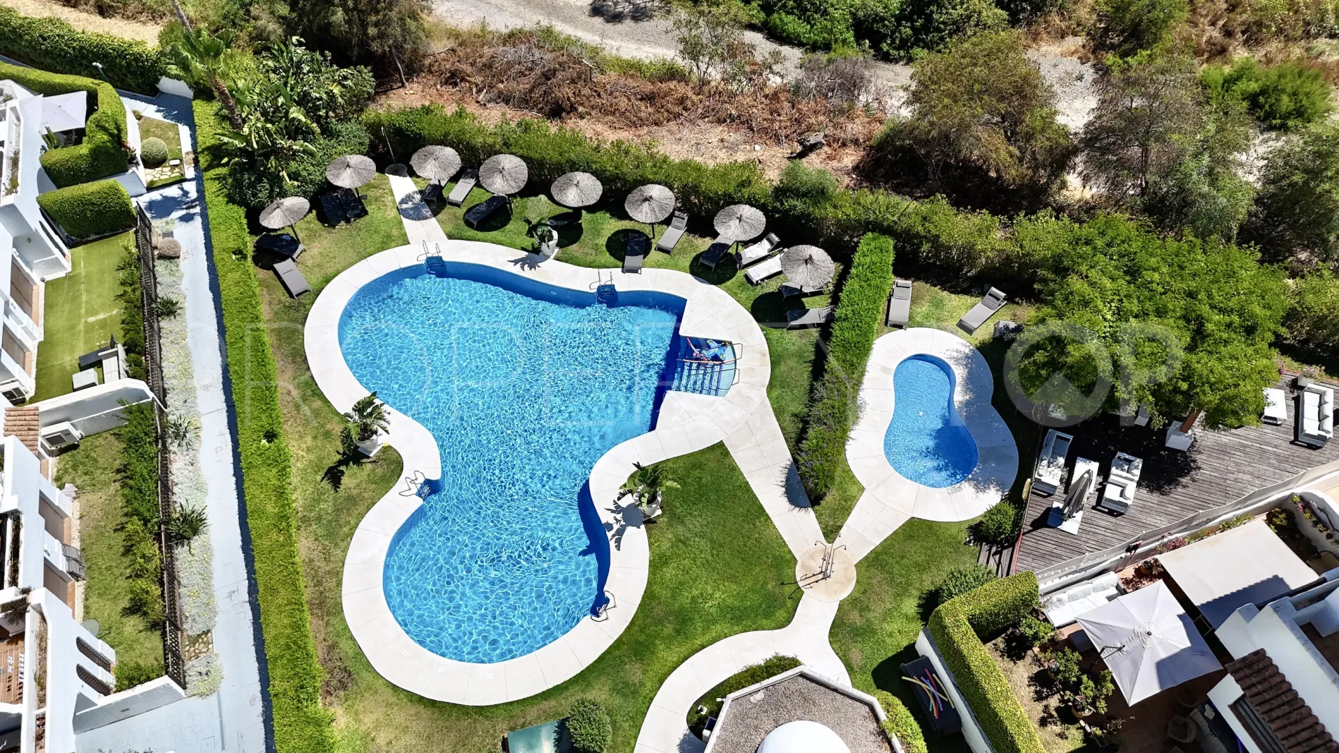 For sale ground floor apartment in Estepona East