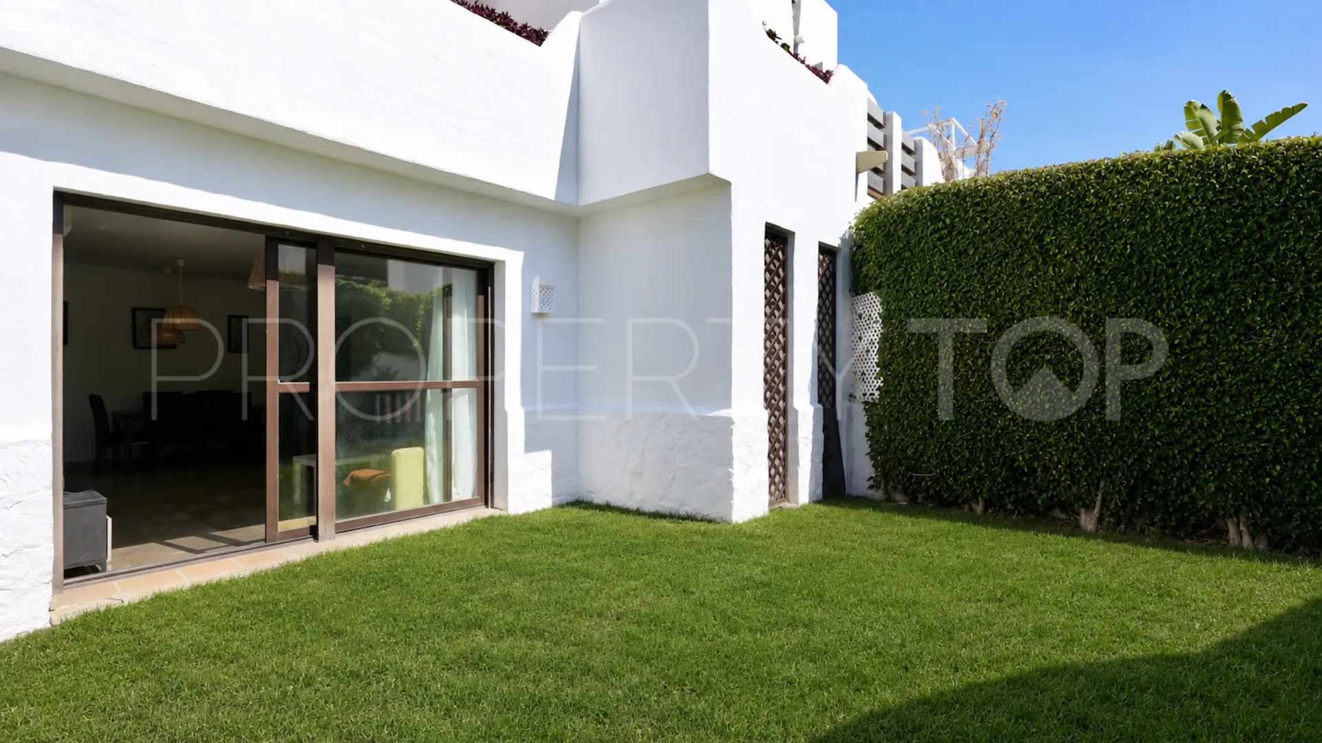For sale ground floor apartment in Estepona East