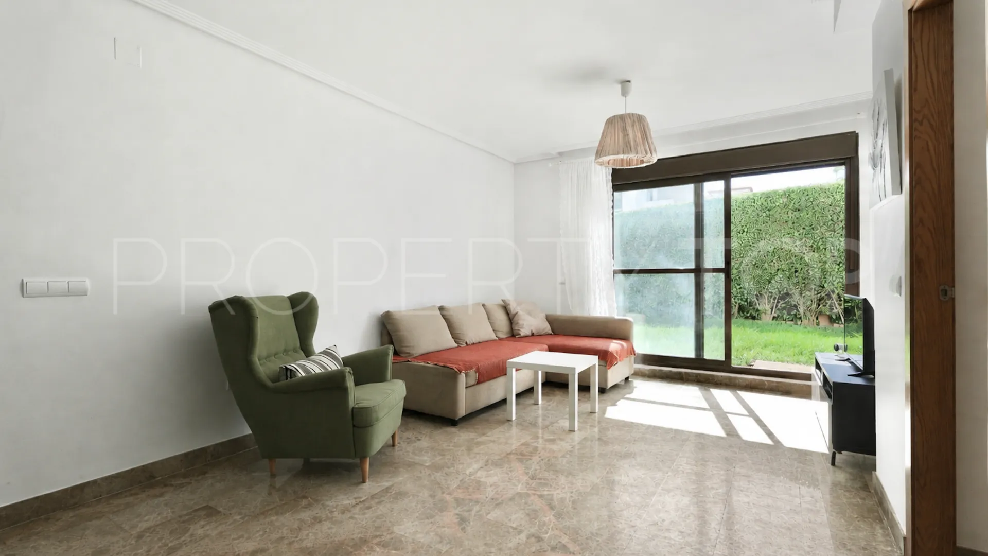 For sale ground floor apartment in Estepona East