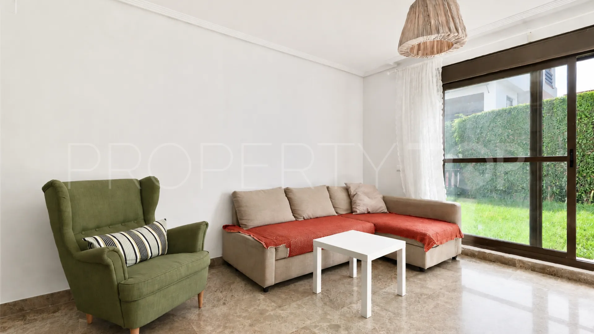 For sale ground floor apartment in Estepona East