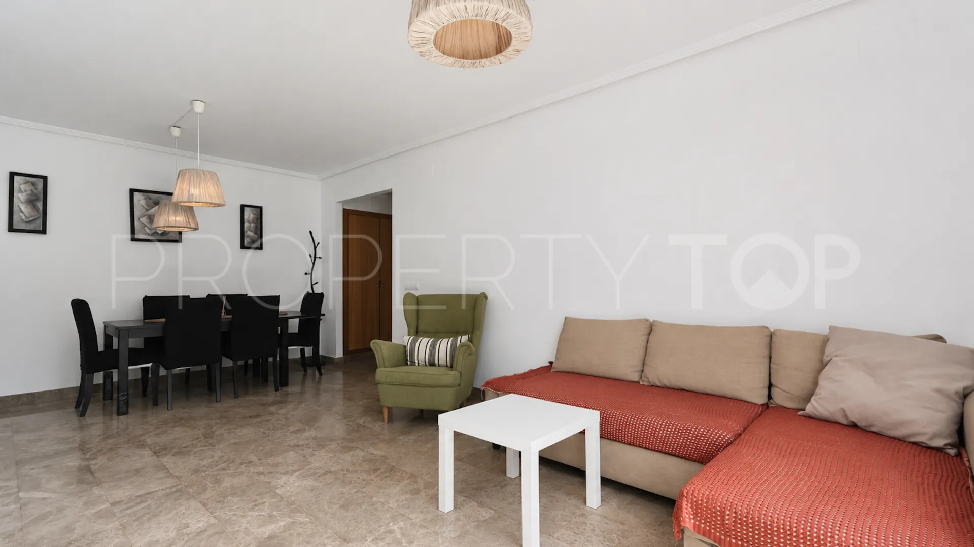 For sale ground floor apartment in Estepona East