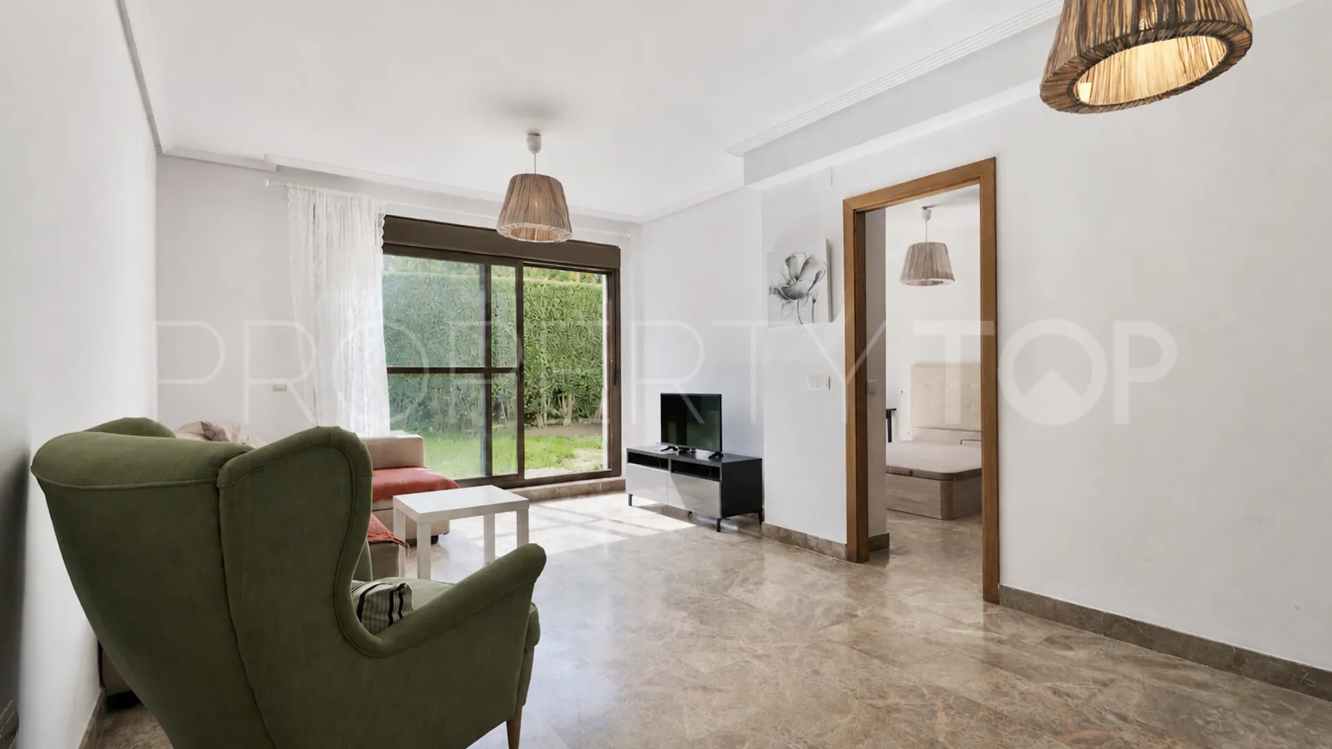 For sale ground floor apartment in Estepona East