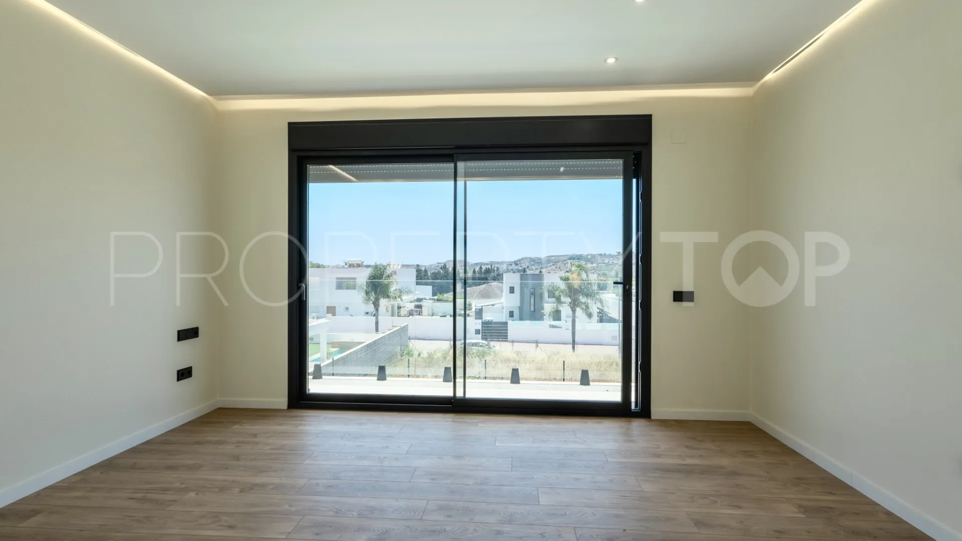 Sierrezuela 2 bedrooms villa for sale