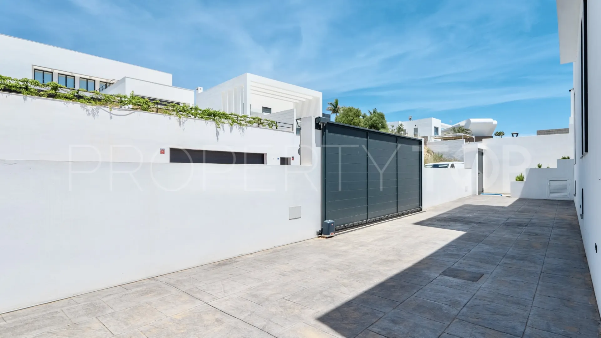 Sierrezuela 2 bedrooms villa for sale