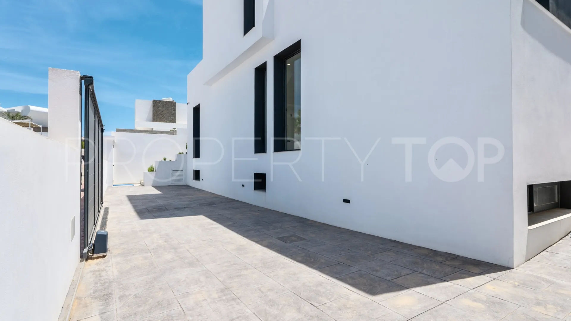 Sierrezuela 2 bedrooms villa for sale