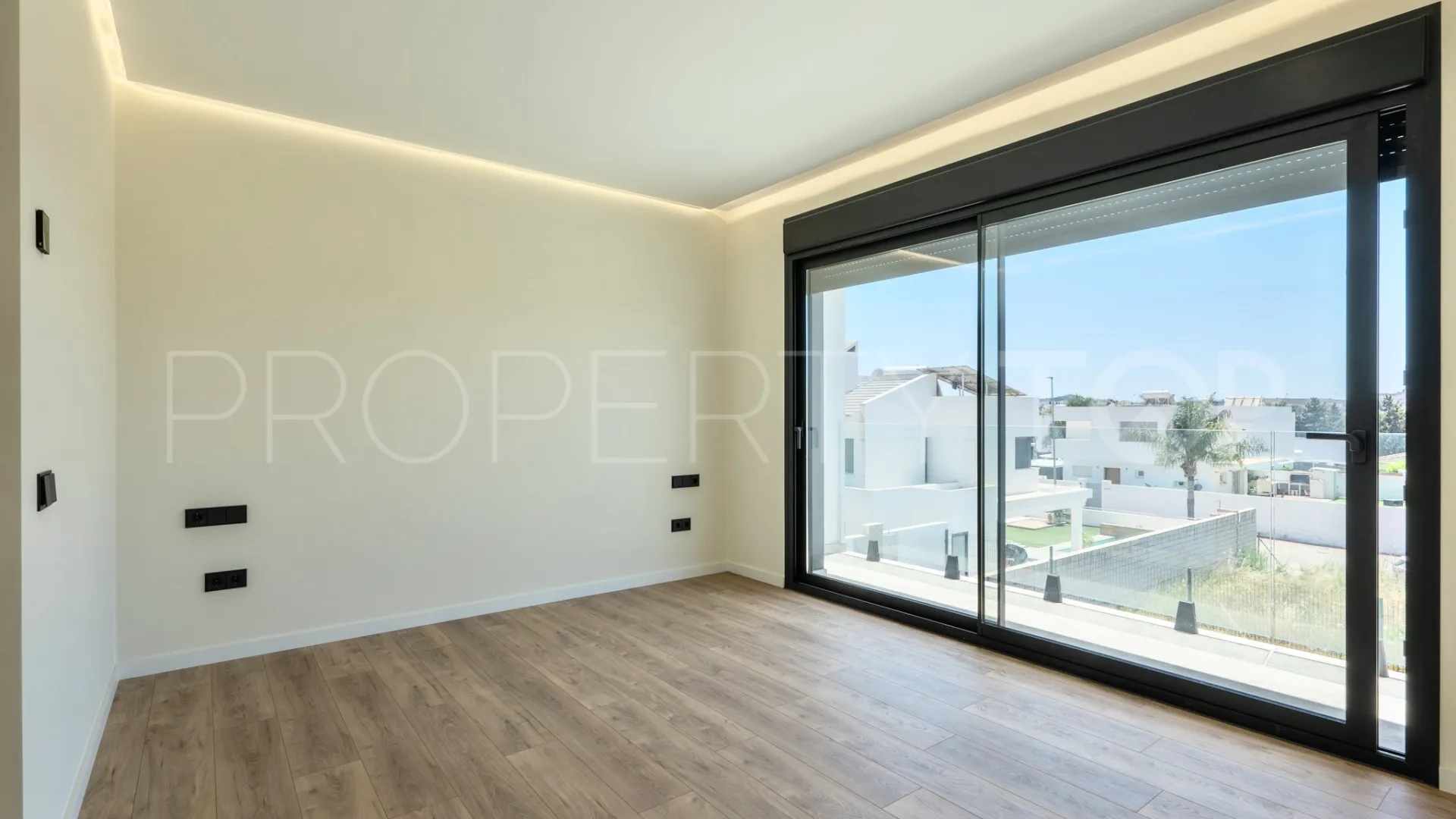 Sierrezuela 2 bedrooms villa for sale