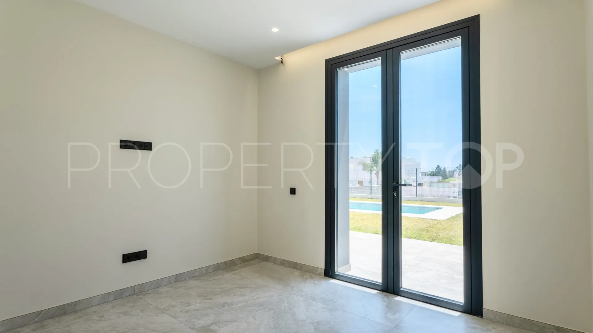 Sierrezuela 2 bedrooms villa for sale