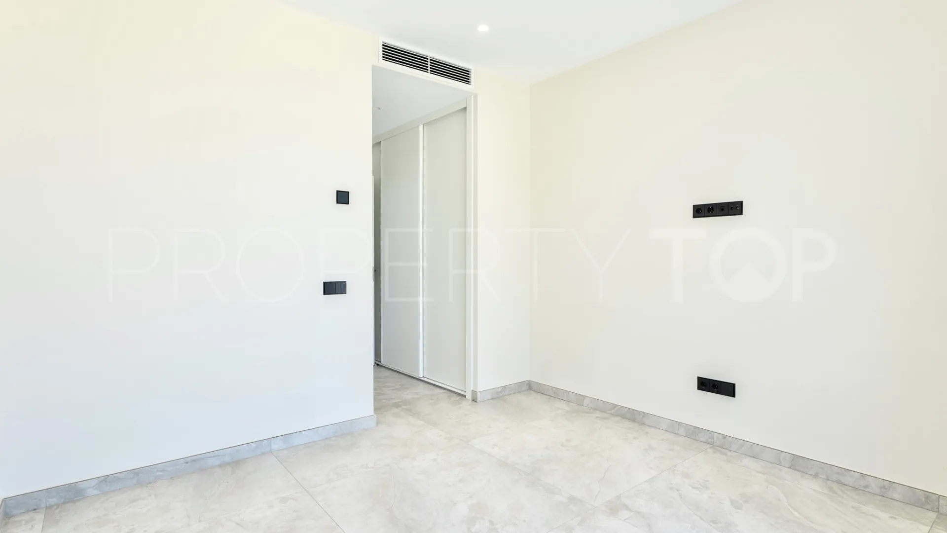 Sierrezuela 2 bedrooms villa for sale