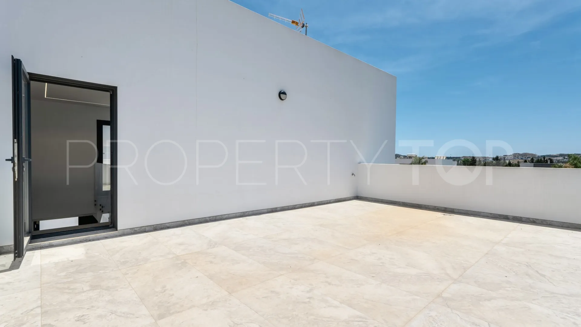 Sierrezuela 2 bedrooms villa for sale