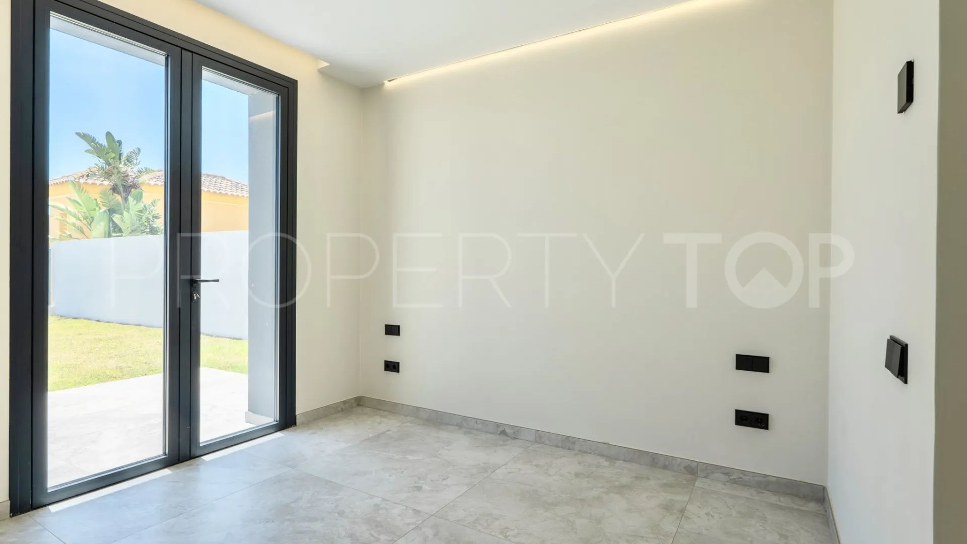 Sierrezuela 2 bedrooms villa for sale