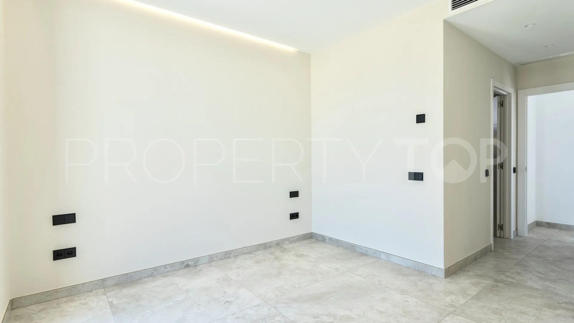 Sierrezuela 2 bedrooms villa for sale