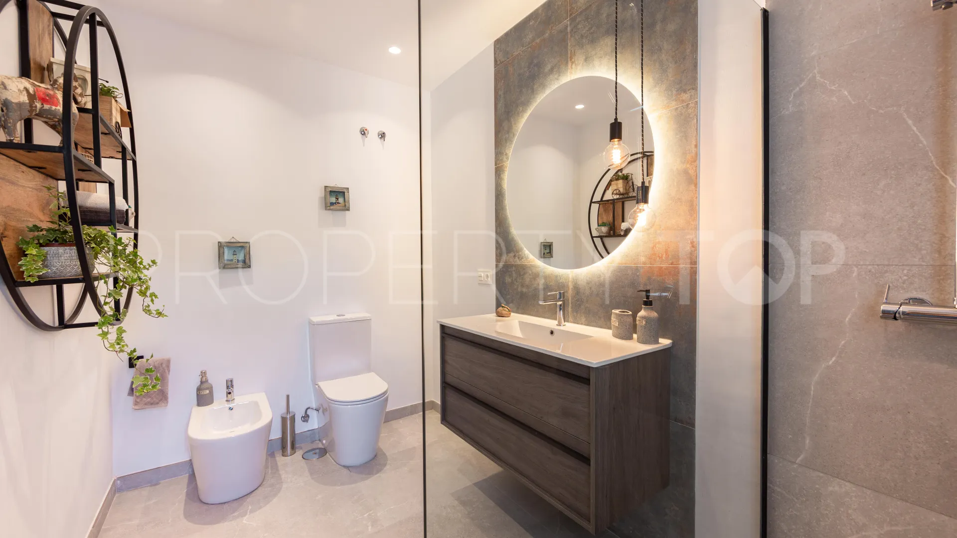 For sale town house in San Pedro de Alcantara with 5 bedrooms
