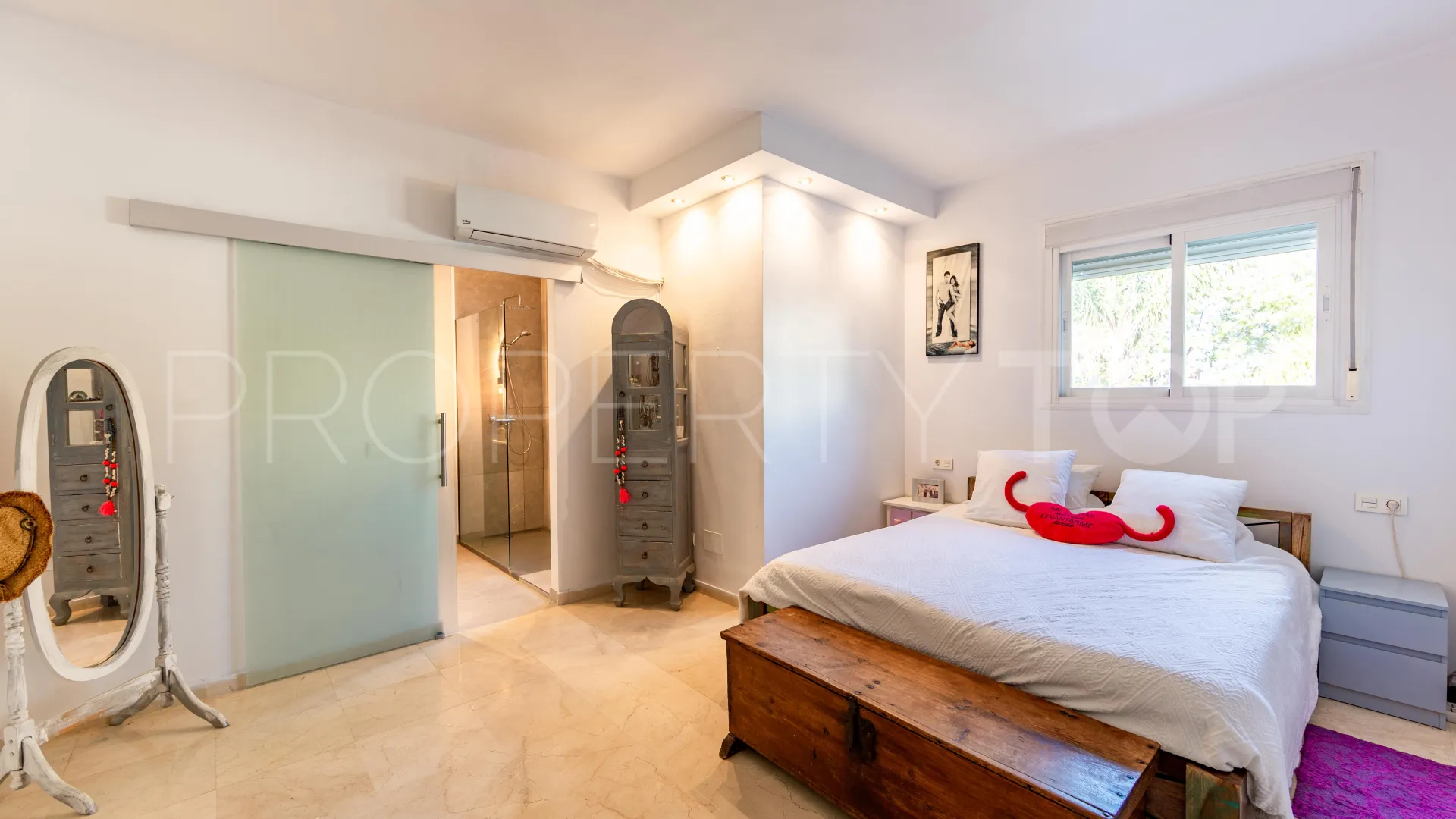 For sale town house in San Pedro de Alcantara with 5 bedrooms