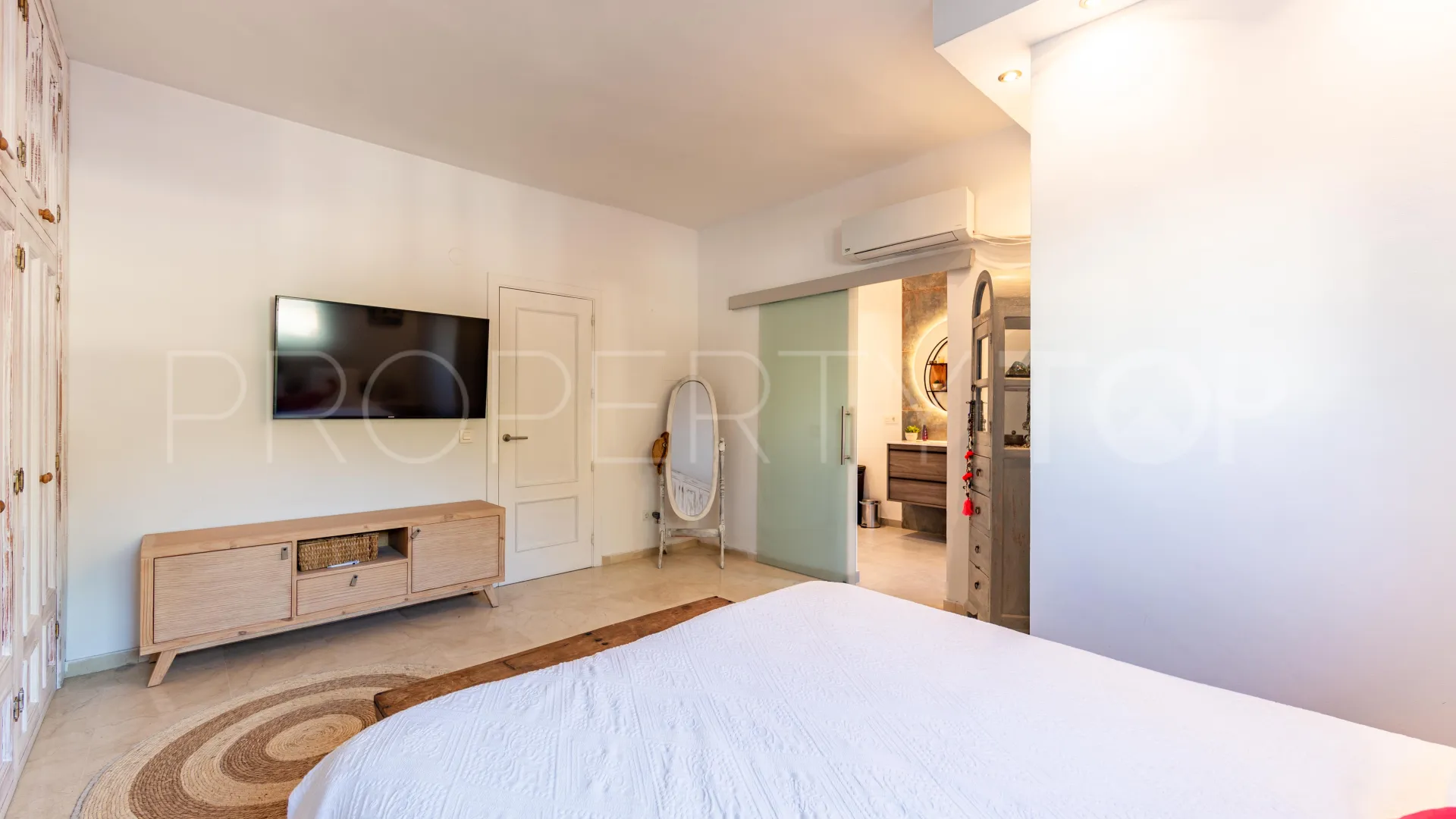 For sale town house in San Pedro de Alcantara with 5 bedrooms
