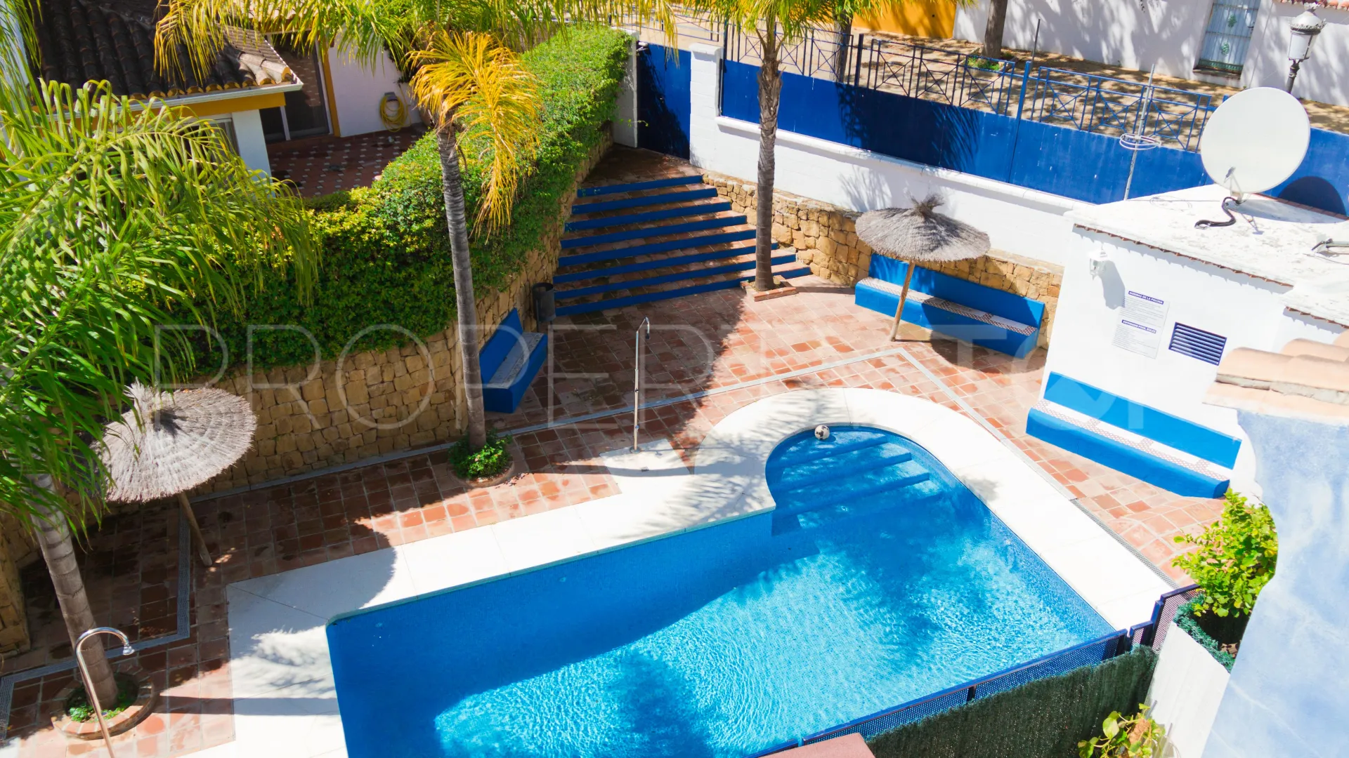 For sale town house in San Pedro de Alcantara with 5 bedrooms