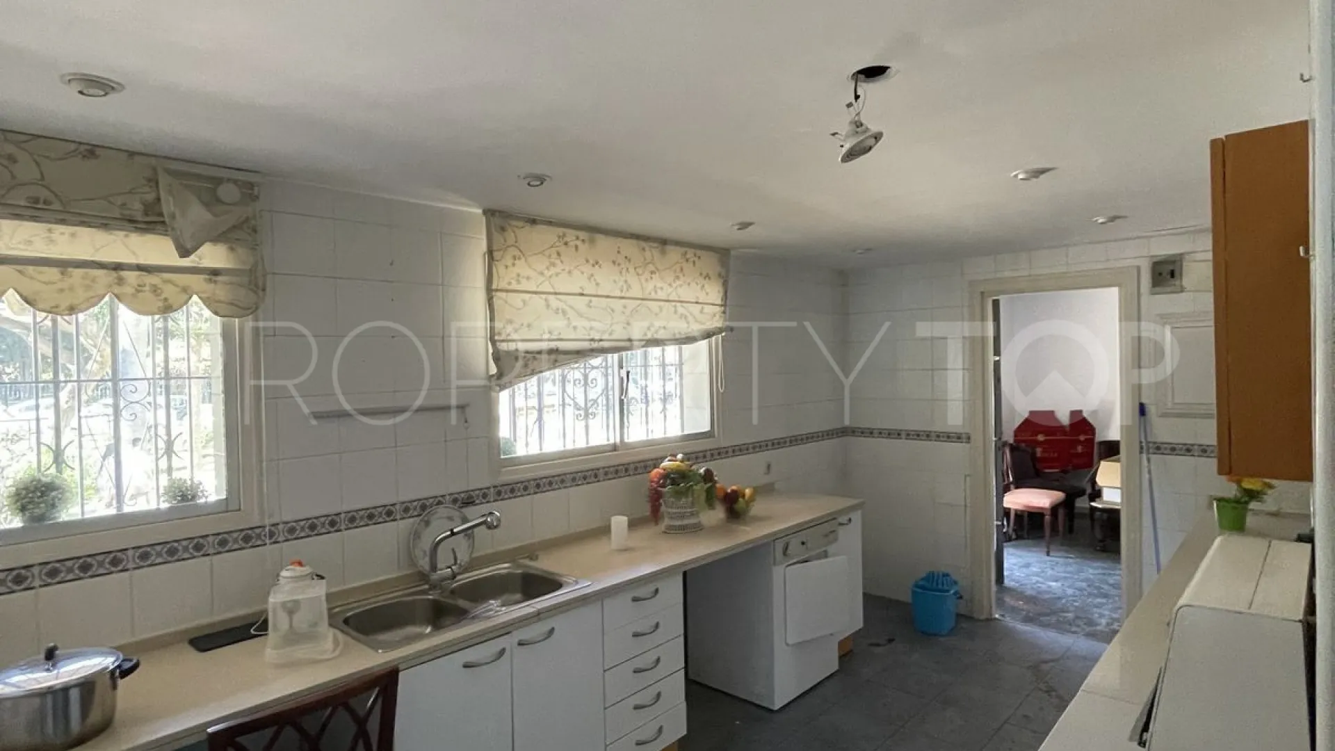 Apartamento de 4 dormitorios a la venta en Marbella