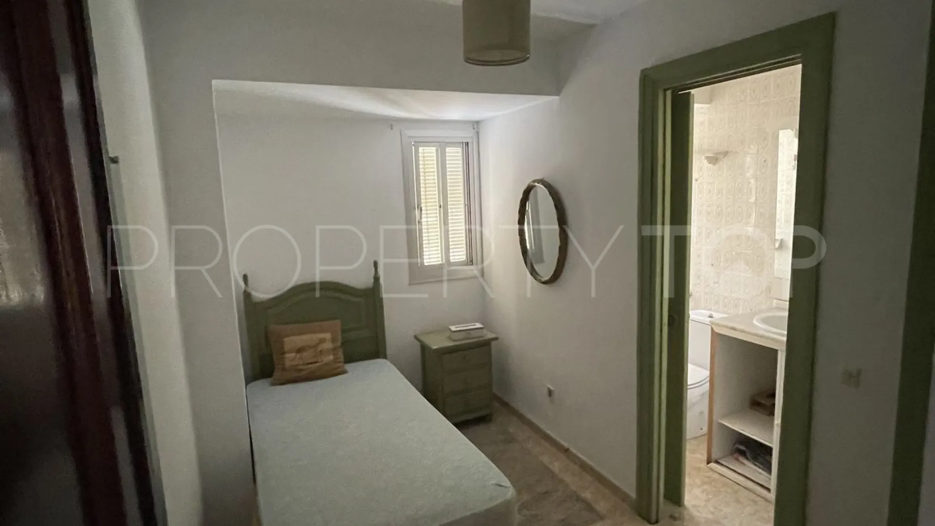 Apartamento de 4 dormitorios a la venta en Marbella