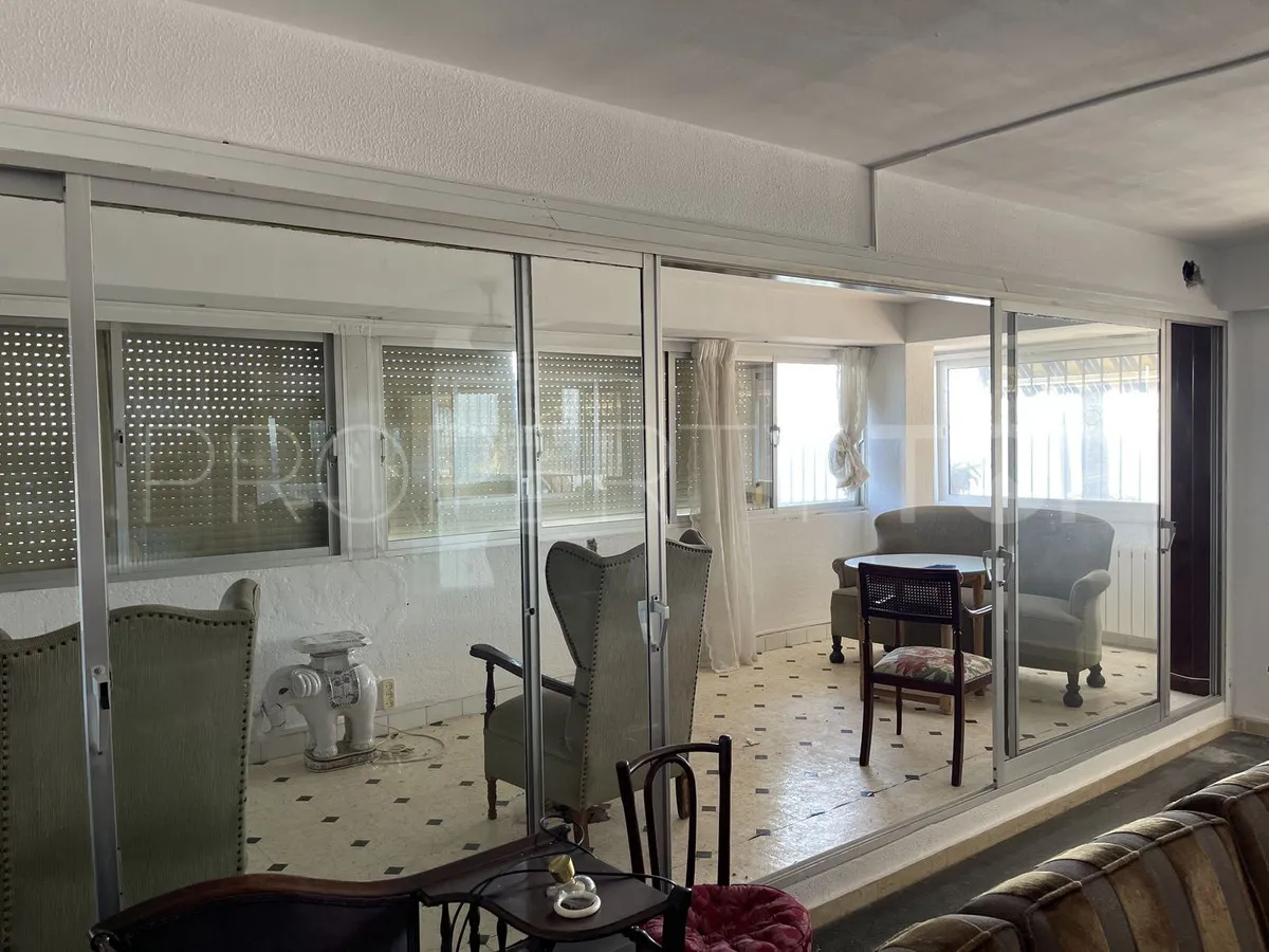 Apartamento de 4 dormitorios a la venta en Marbella