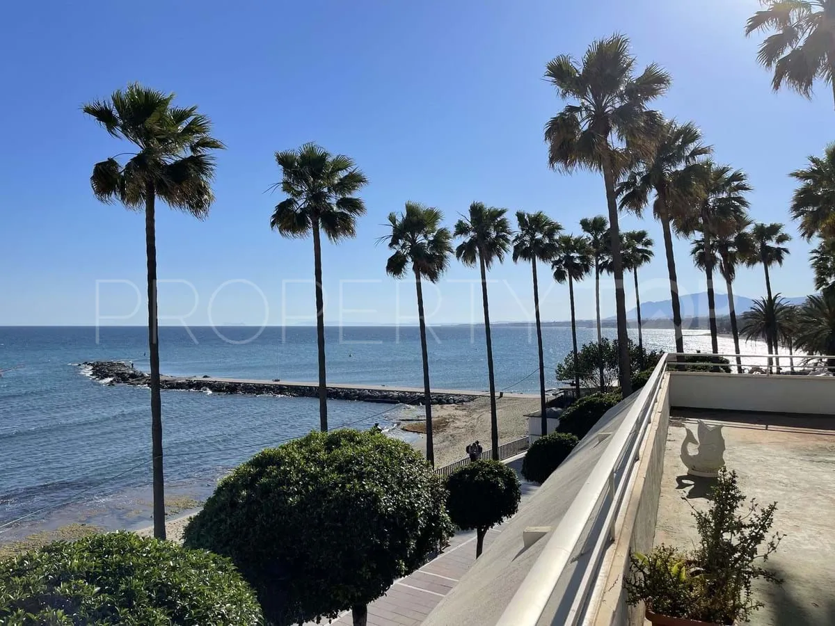 Apartamento de 4 dormitorios a la venta en Marbella