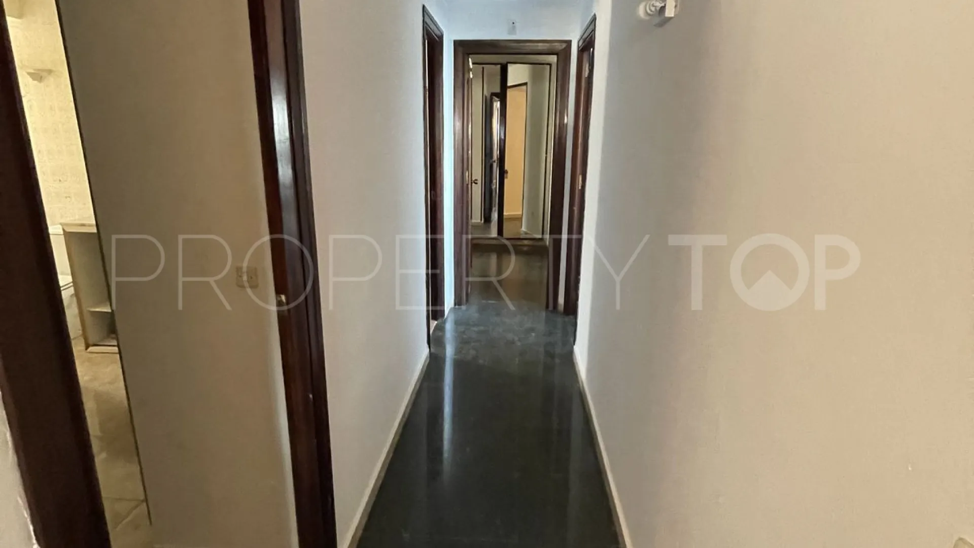 Apartamento de 4 dormitorios a la venta en Marbella