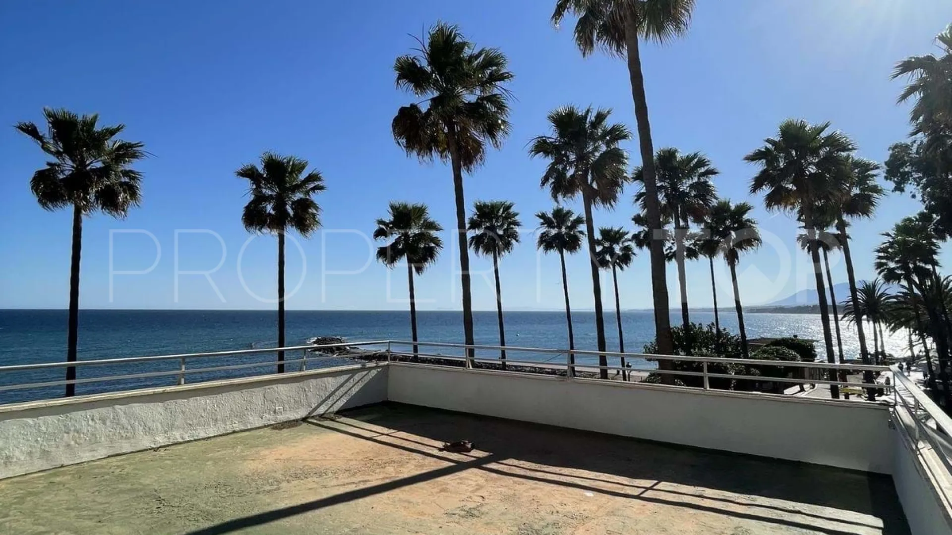 Apartamento de 4 dormitorios a la venta en Marbella