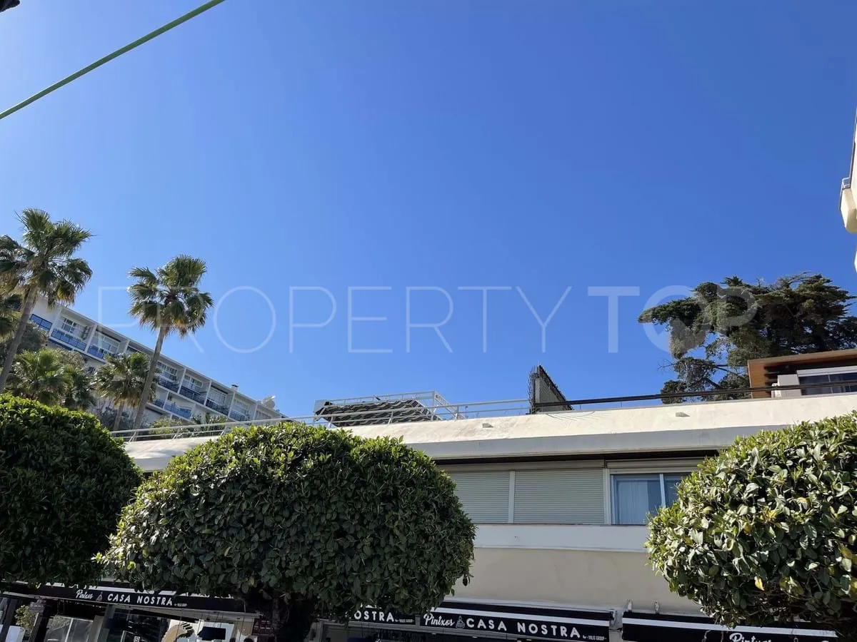 Apartamento de 4 dormitorios a la venta en Marbella