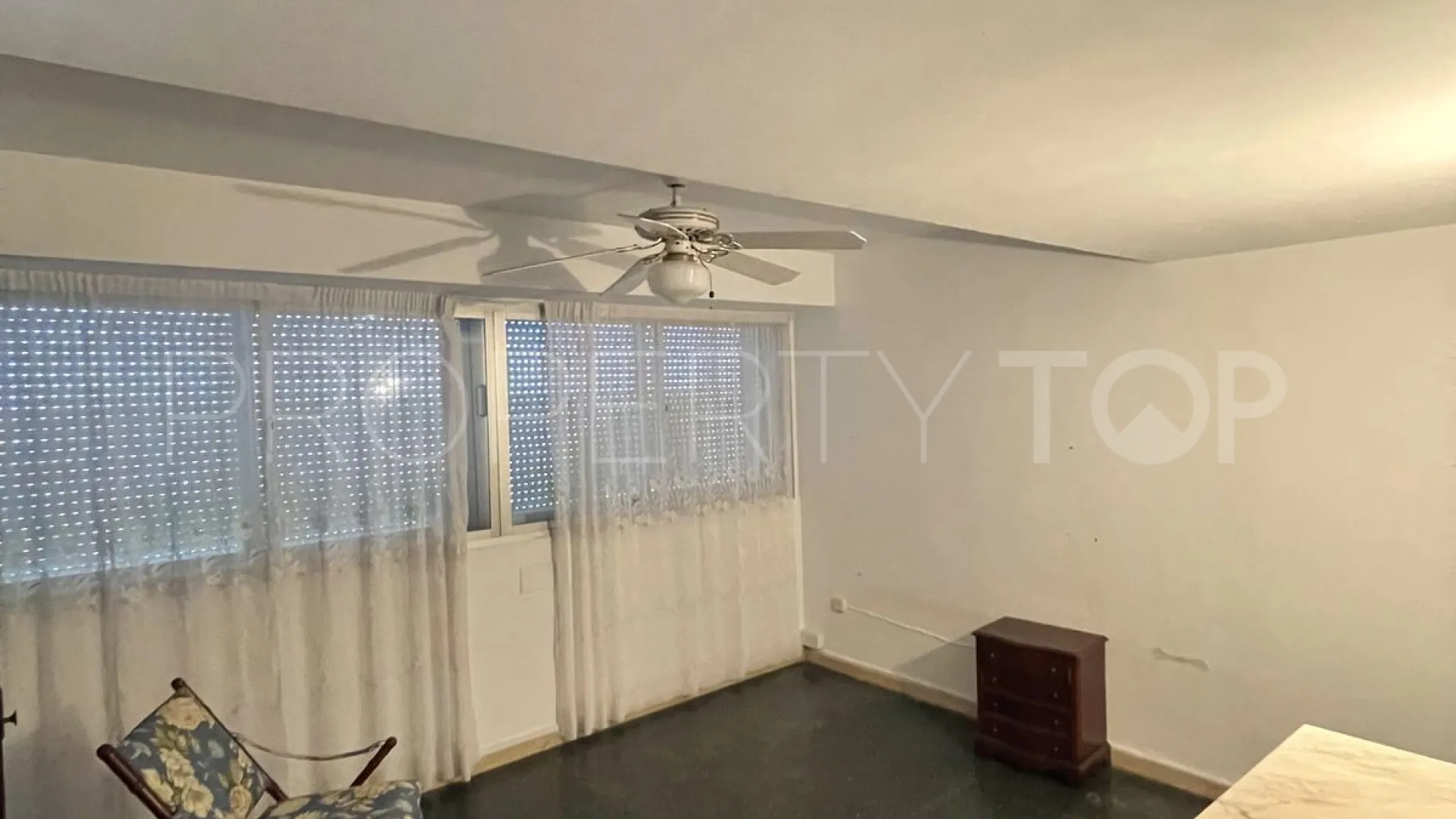 Apartamento de 4 dormitorios a la venta en Marbella