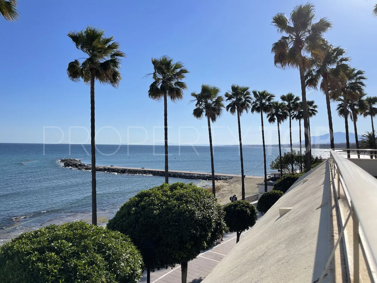 Apartamento de 4 dormitorios a la venta en Marbella