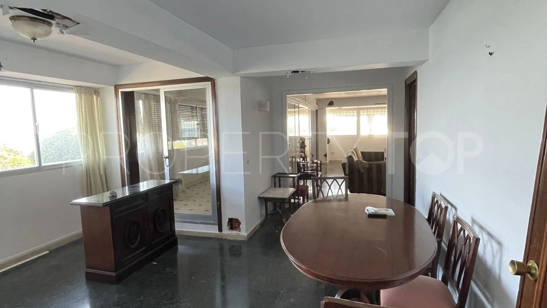 Apartamento de 4 dormitorios a la venta en Marbella