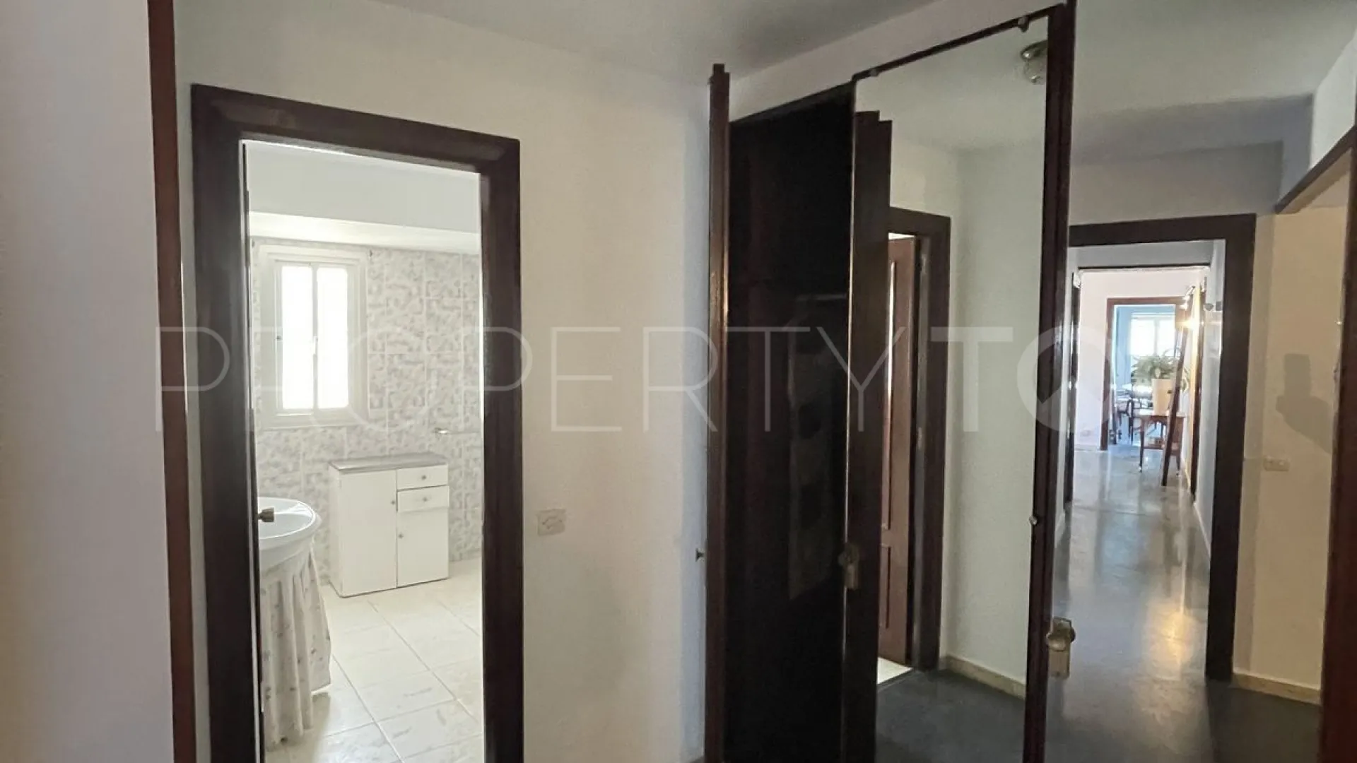 Apartamento de 4 dormitorios a la venta en Marbella